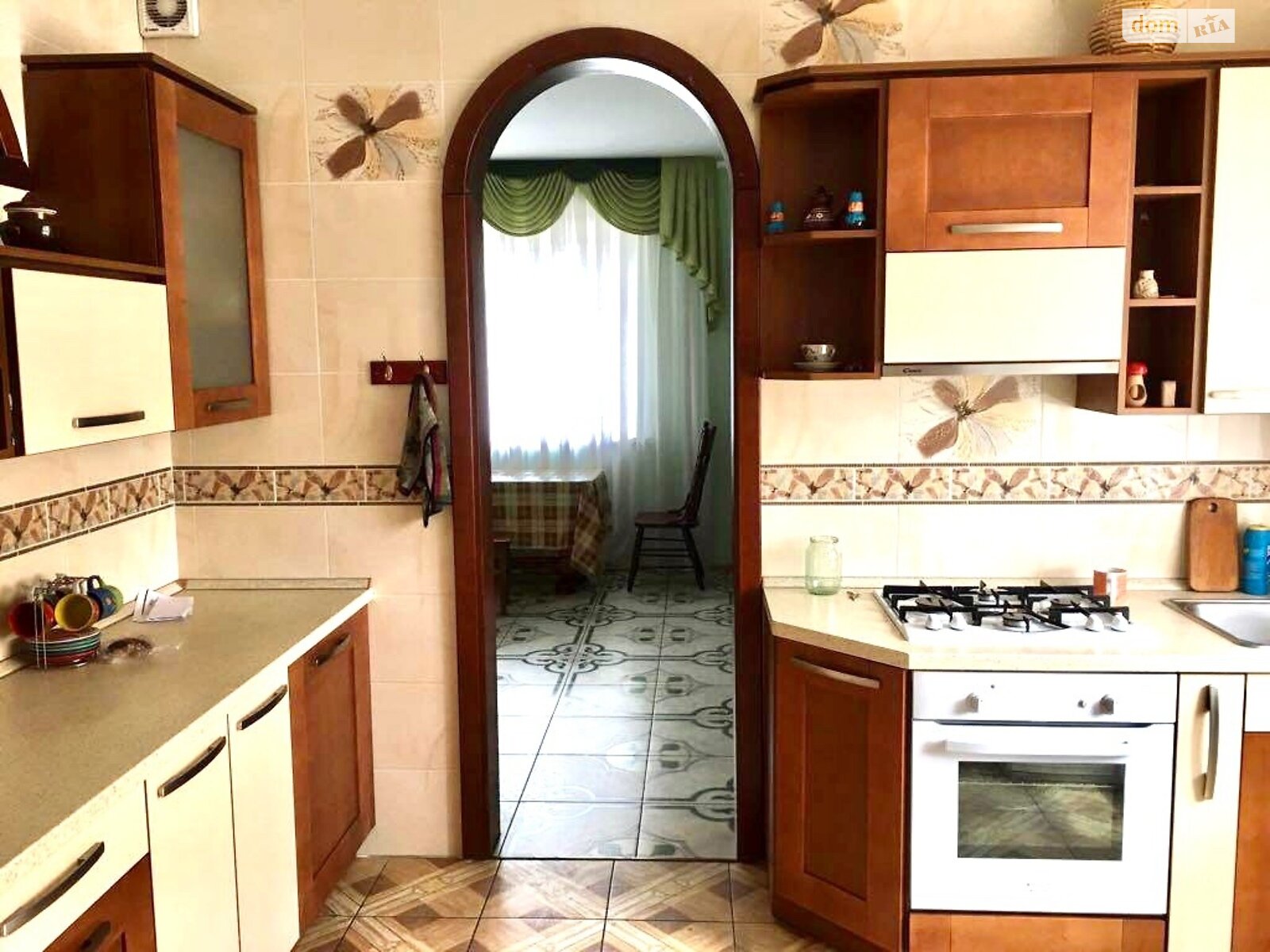 трехэтажный дом веранда, 438 кв. м, кирпич. Продажа в Гатном фото 1