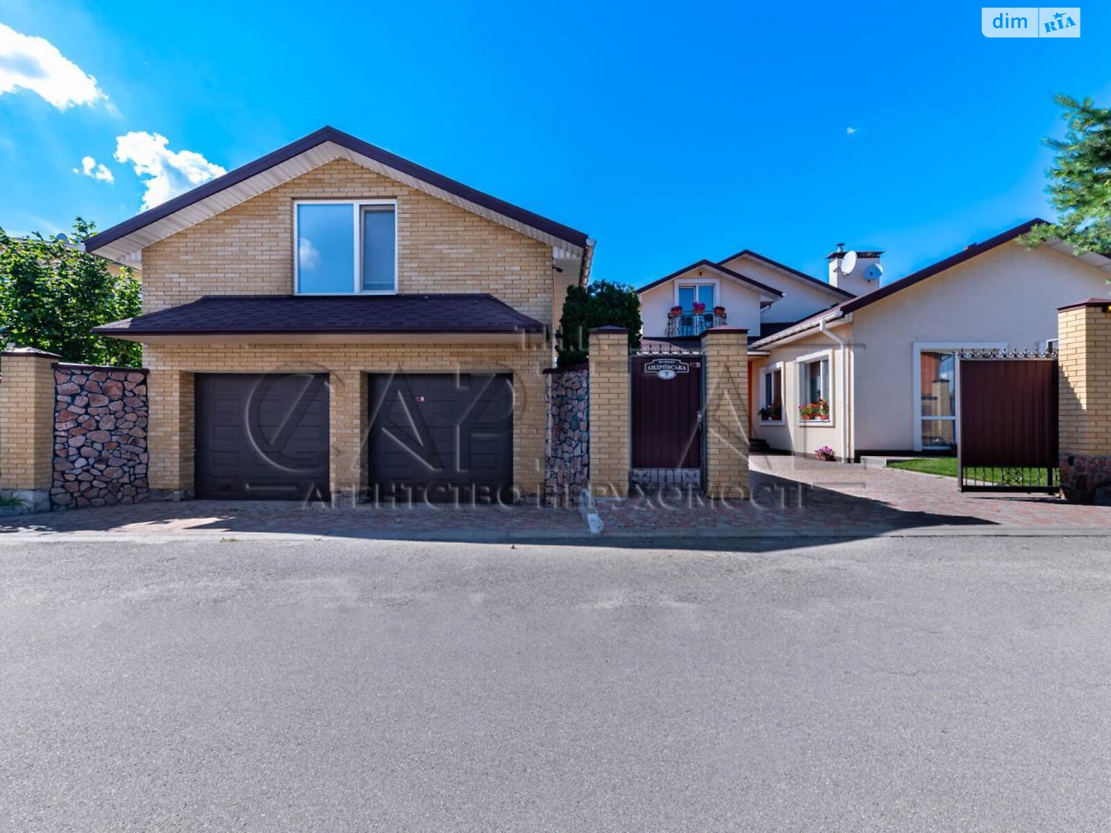 двоповерховий будинок з гаражем, 225 кв. м, цегла. Продаж у Гатне фото 1 двоповерховий будинок з гаражем, 225 кв. м, цегла. Продаж у Гатне фото 1