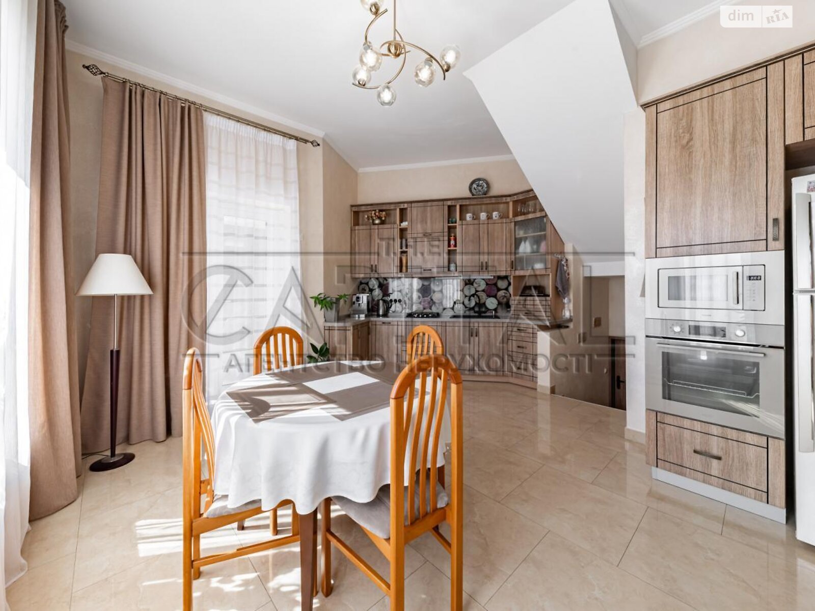 двоповерховий будинок з гаражем, 225 кв. м, цегла. Продаж у Гатне фото 1 двоповерховий будинок з гаражем, 225 кв. м, цегла. Продаж у Гатне фото 1