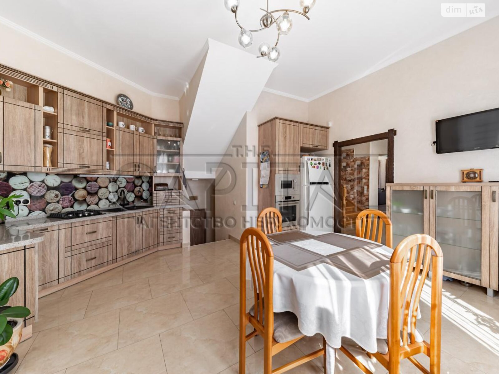двоповерховий будинок з гаражем, 225 кв. м, цегла. Продаж у Гатне фото 1 двоповерховий будинок з гаражем, 225 кв. м, цегла. Продаж у Гатне фото 1