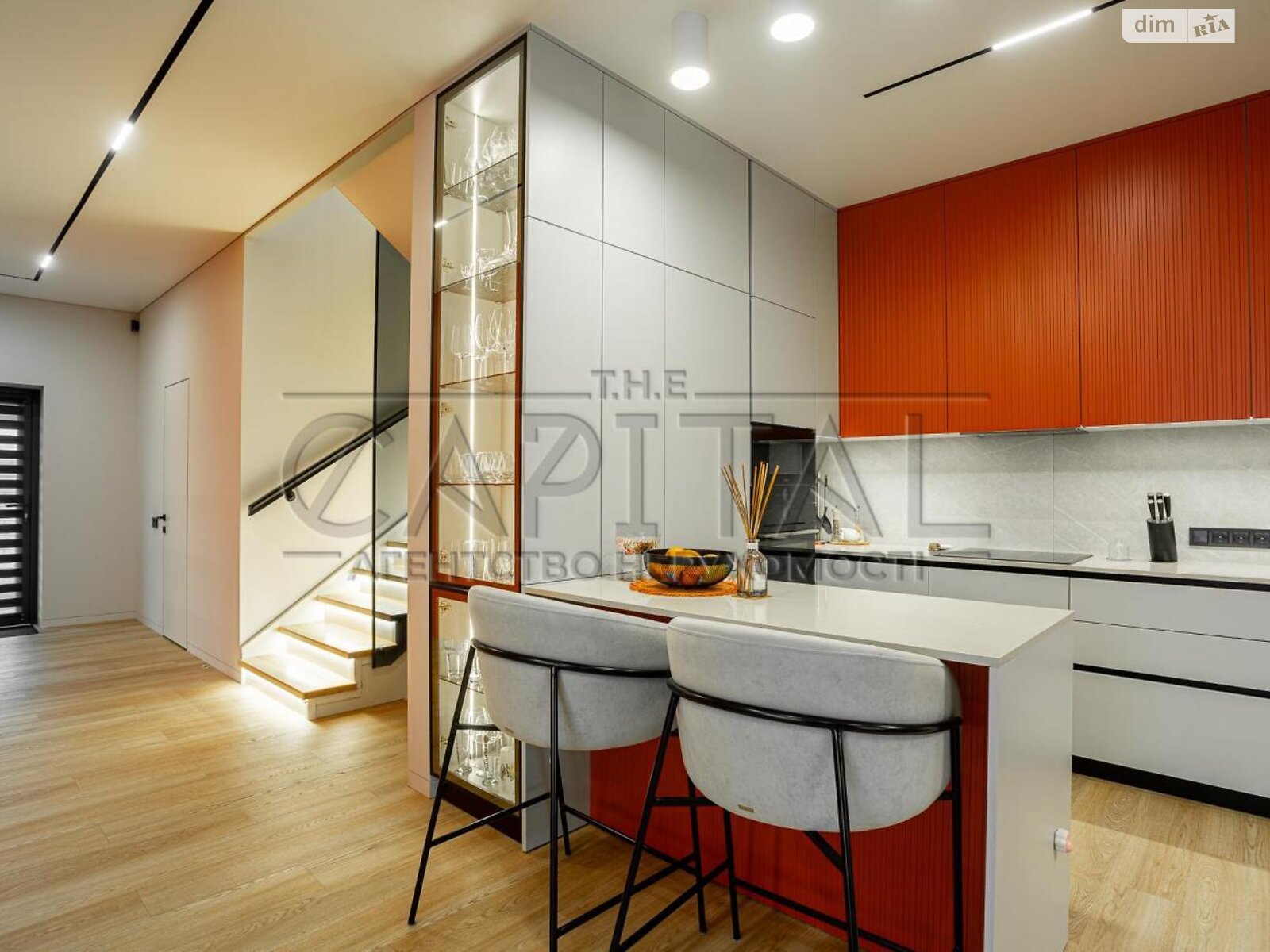 двухэтажный дом с гаражом, 250 кв. м, кирпич. Продажа в Гатном фото 1