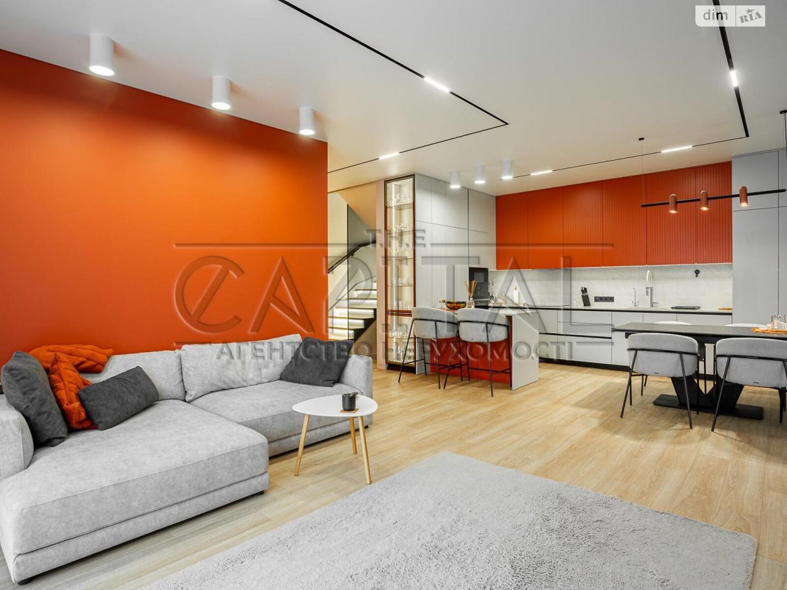 двухэтажный дом с гаражом, 250 кв. м, кирпич. Продажа в Гатном фото 1