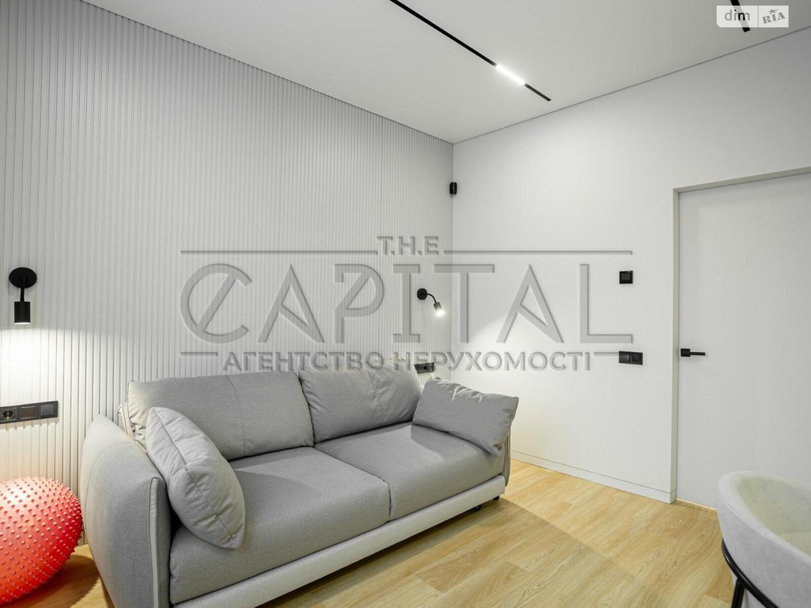 двухэтажный дом с гаражом, 250 кв. м, кирпич. Продажа в Гатном фото 1