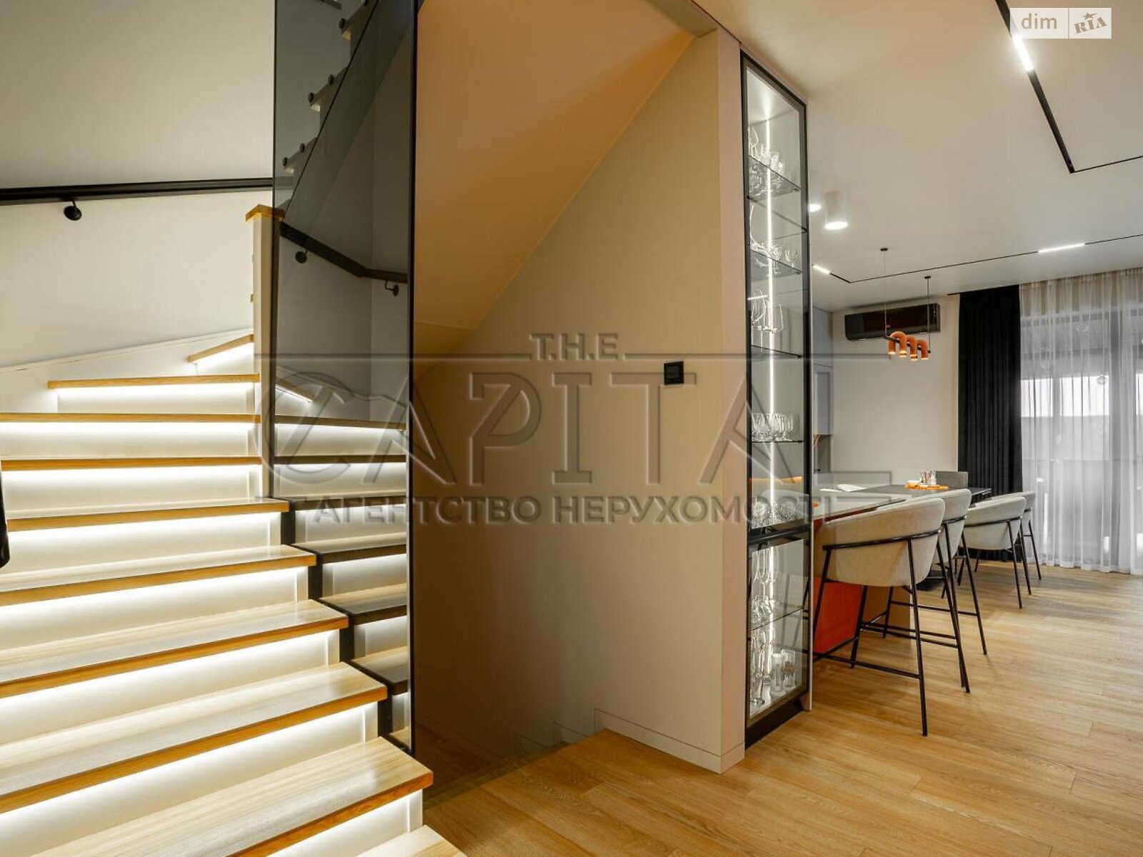 двухэтажный дом с гаражом, 250 кв. м, кирпич. Продажа в Гатном фото 1