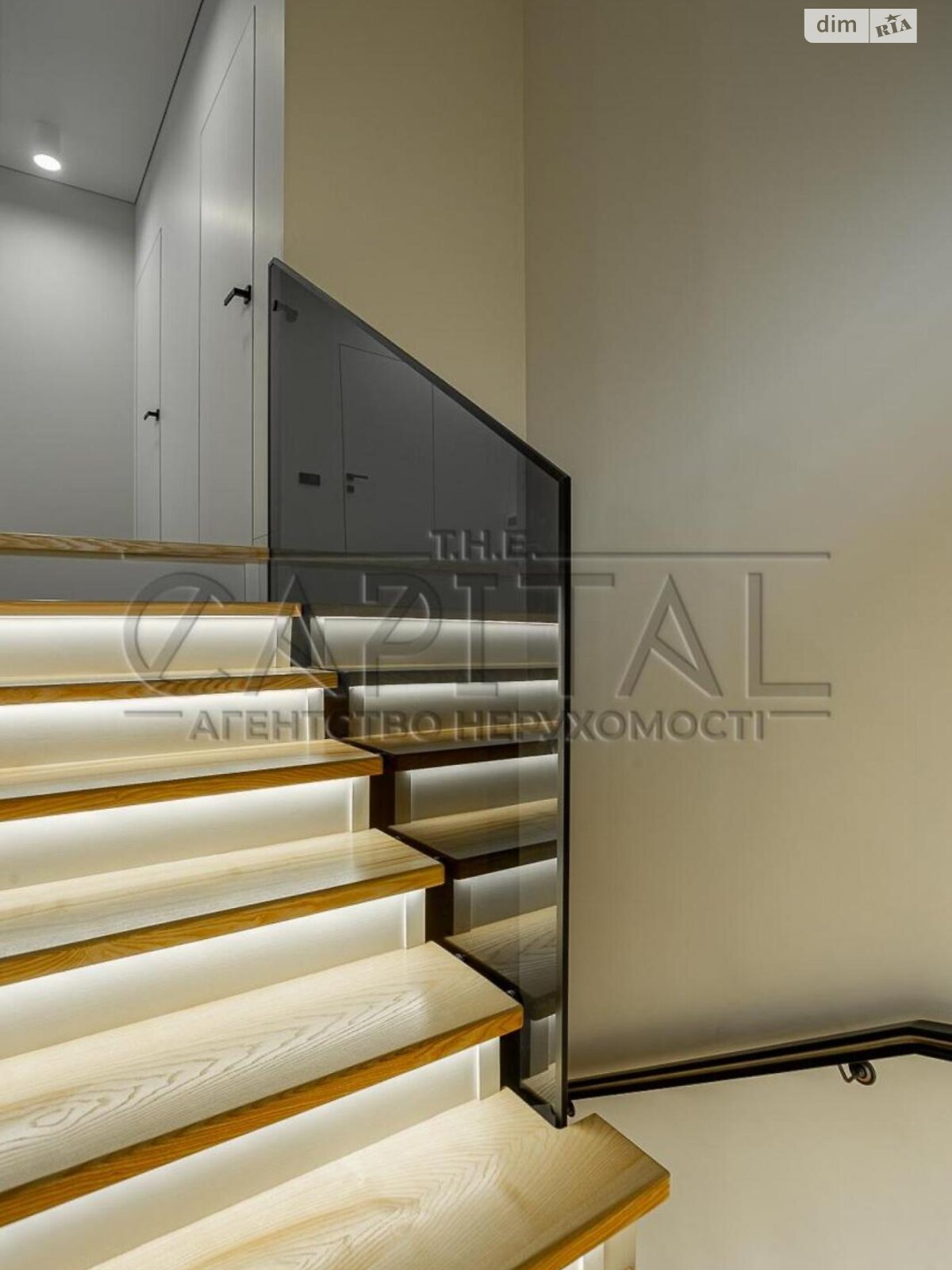 двухэтажный дом с гаражом, 250 кв. м, кирпич. Продажа в Гатном фото 1