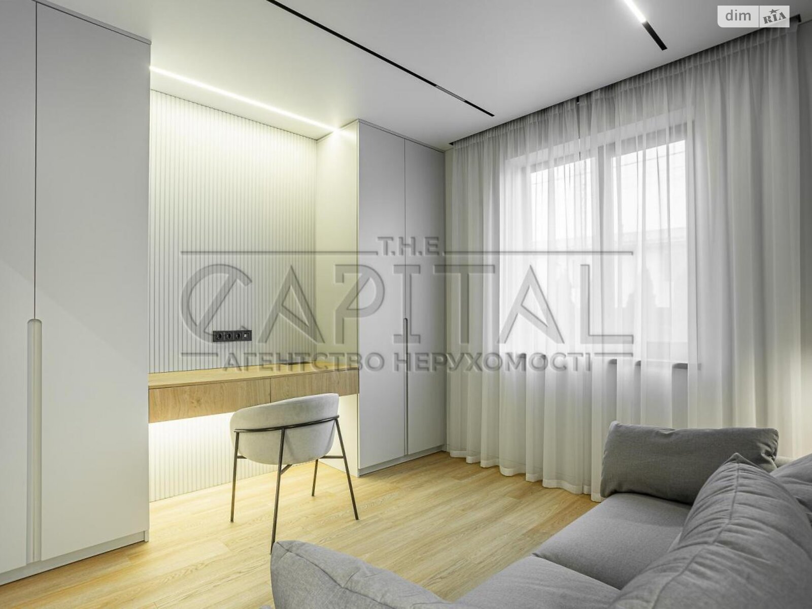 двухэтажный дом с гаражом, 250 кв. м, кирпич. Продажа в Гатном фото 1