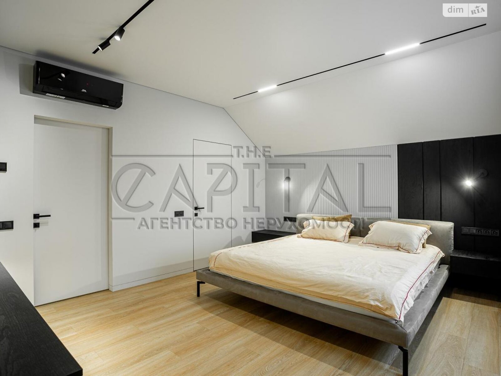 двухэтажный дом с гаражом, 250 кв. м, кирпич. Продажа в Гатном фото 1