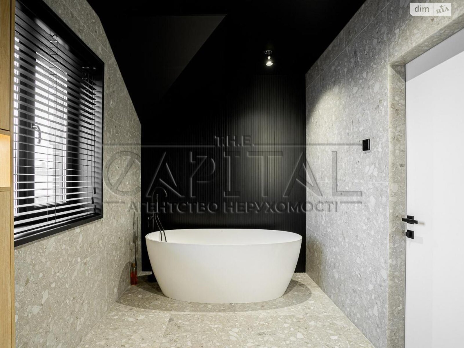 двухэтажный дом с гаражом, 250 кв. м, кирпич. Продажа в Гатном фото 1