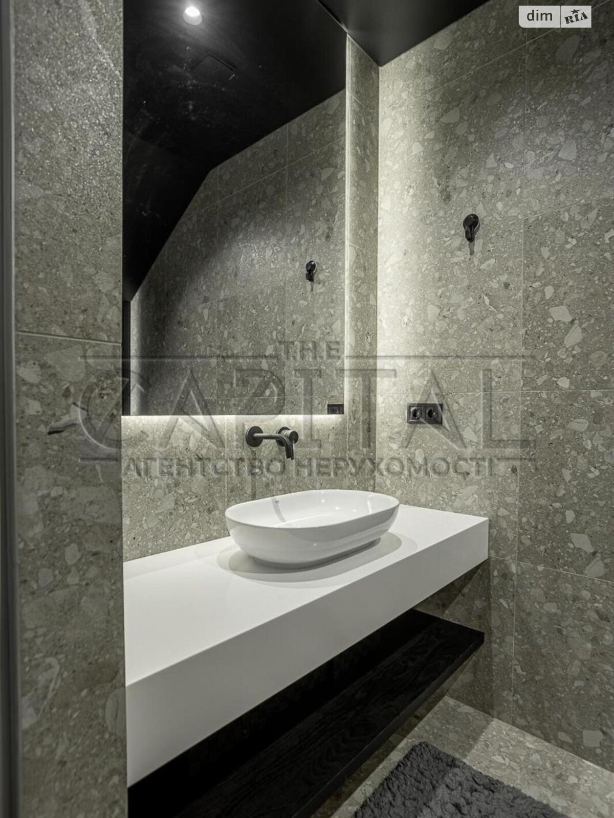 двухэтажный дом с гаражом, 250 кв. м, кирпич. Продажа в Гатном фото 1