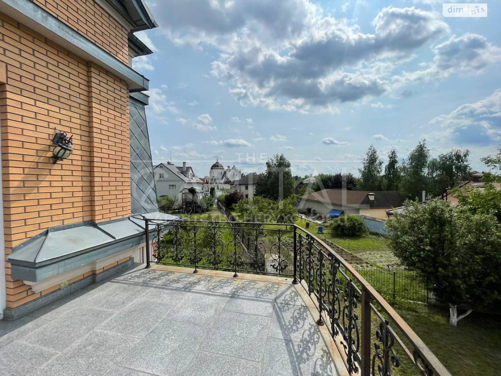 триповерховий будинок з гаражем, 430 кв. м, цегла. Продаж у Гатне фото 1 триповерховий будинок з гаражем, 430 кв. м, цегла. Продаж у Гатне фото 1