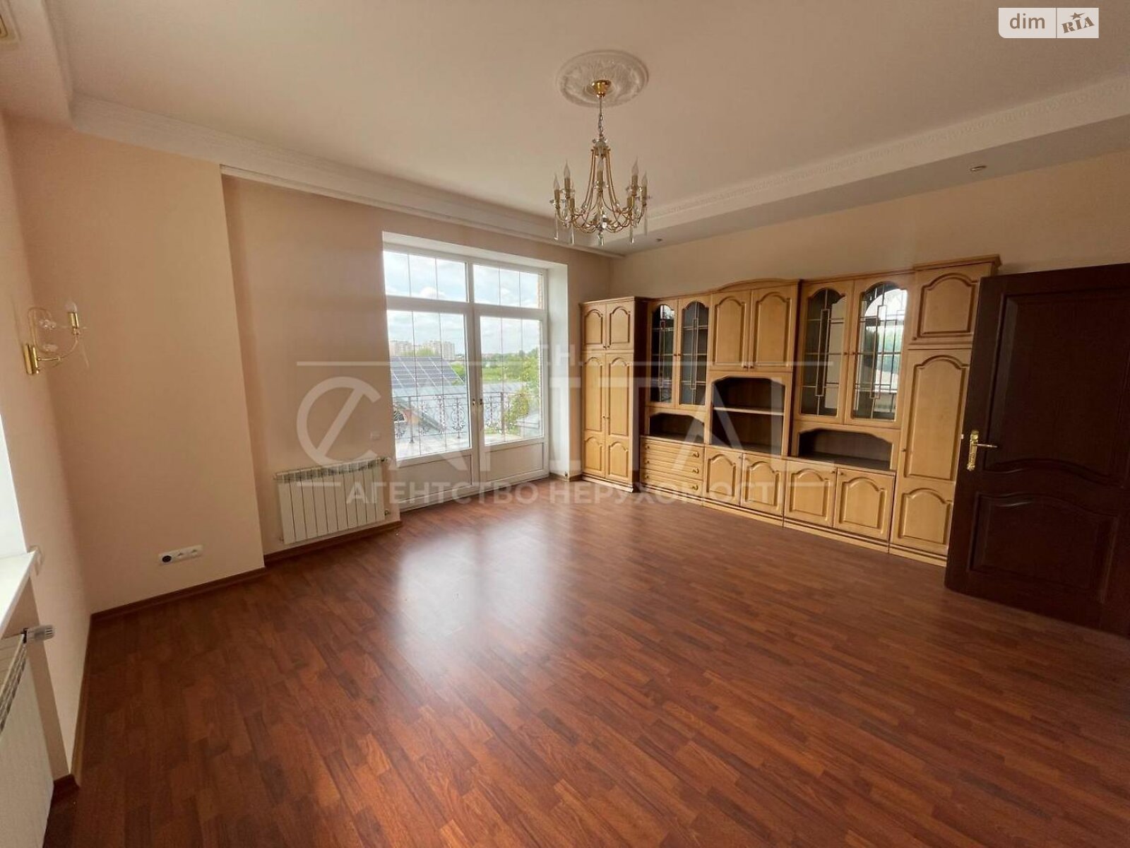 триповерховий будинок з гаражем, 430 кв. м, цегла. Продаж у Гатне фото 1 триповерховий будинок з гаражем, 430 кв. м, цегла. Продаж у Гатне фото 1