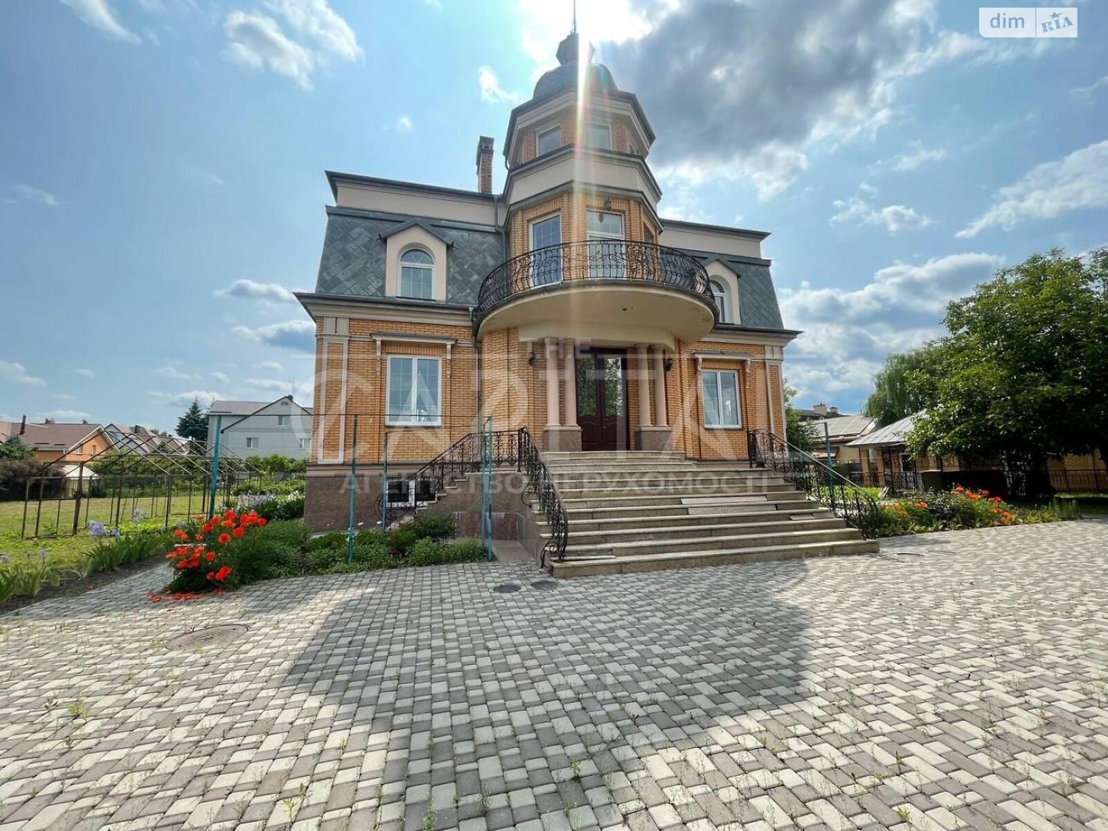 триповерховий будинок з гаражем, 430 кв. м, цегла. Продаж у Гатне фото 1 триповерховий будинок з гаражем, 430 кв. м, цегла. Продаж у Гатне фото 1