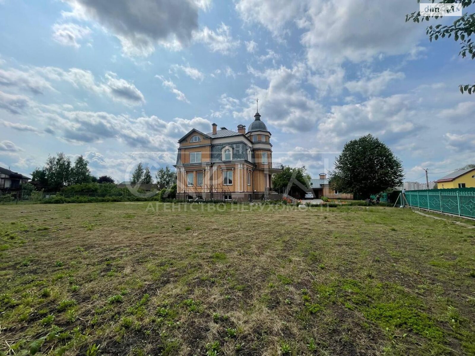триповерховий будинок з гаражем, 430 кв. м, цегла. Продаж у Гатне фото 1 триповерховий будинок з гаражем, 430 кв. м, цегла. Продаж у Гатне фото 1