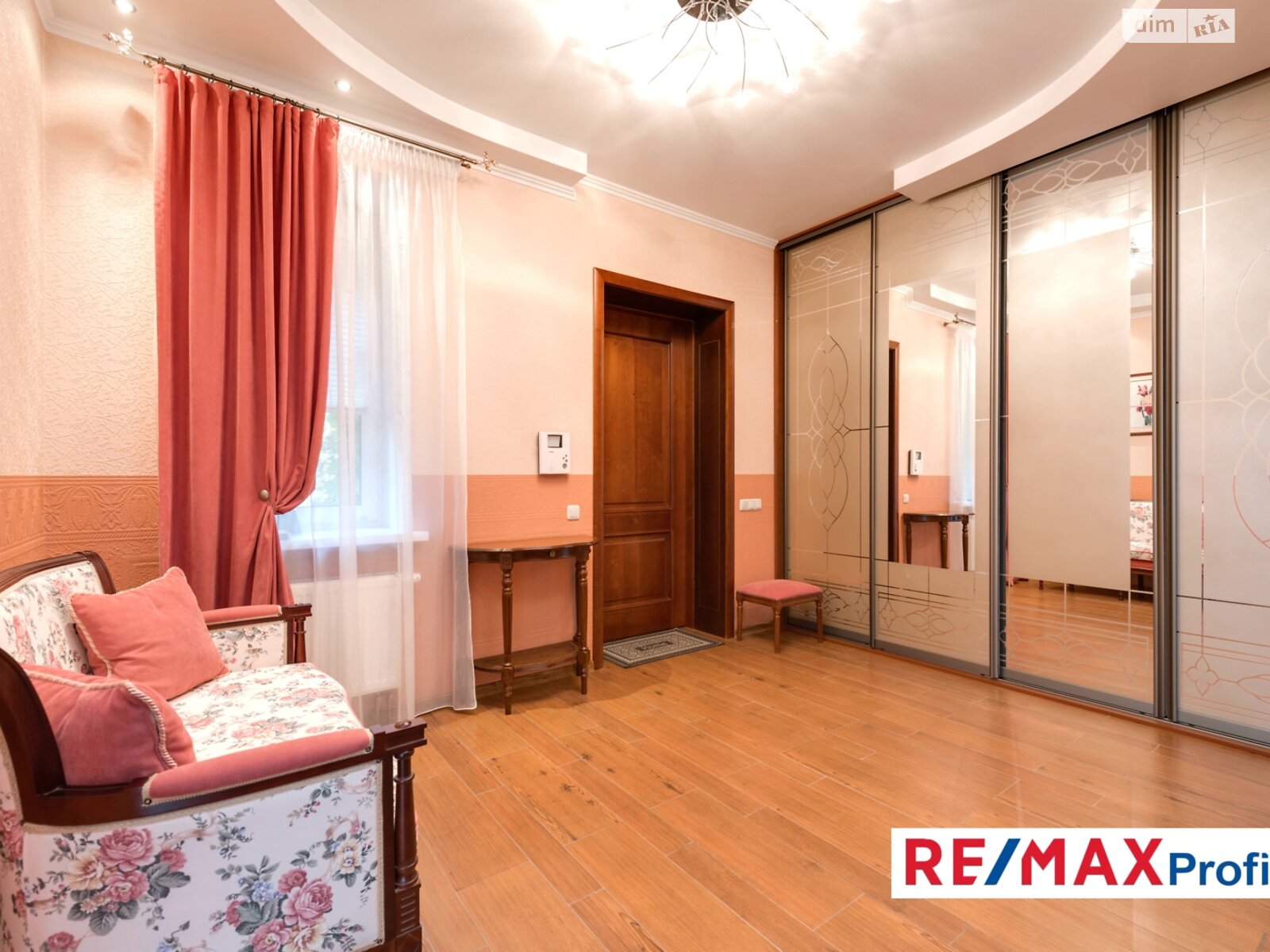 двухэтажный дом с гаражом, 450 кв. м, кирпич. Продажа в Глевахе фото 1