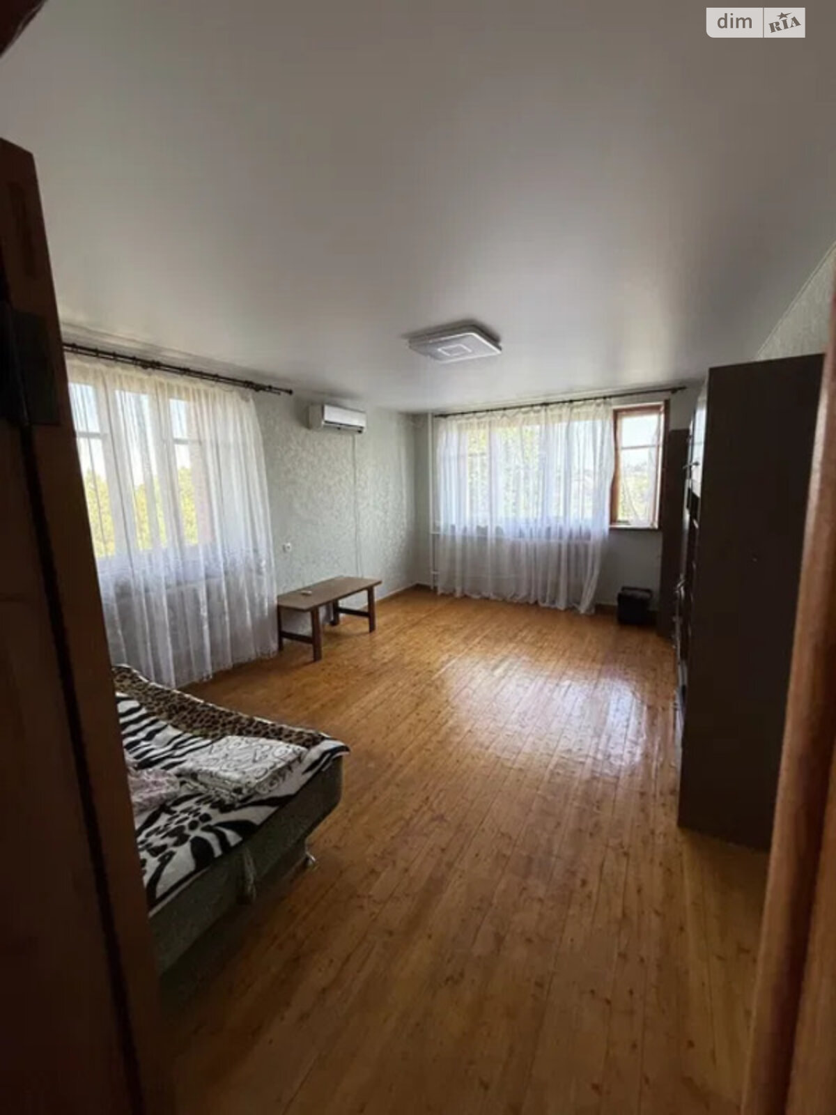 триповерховий будинок з опаленням, 270 кв. м, цегла. Продаж у Глобиному фото 1