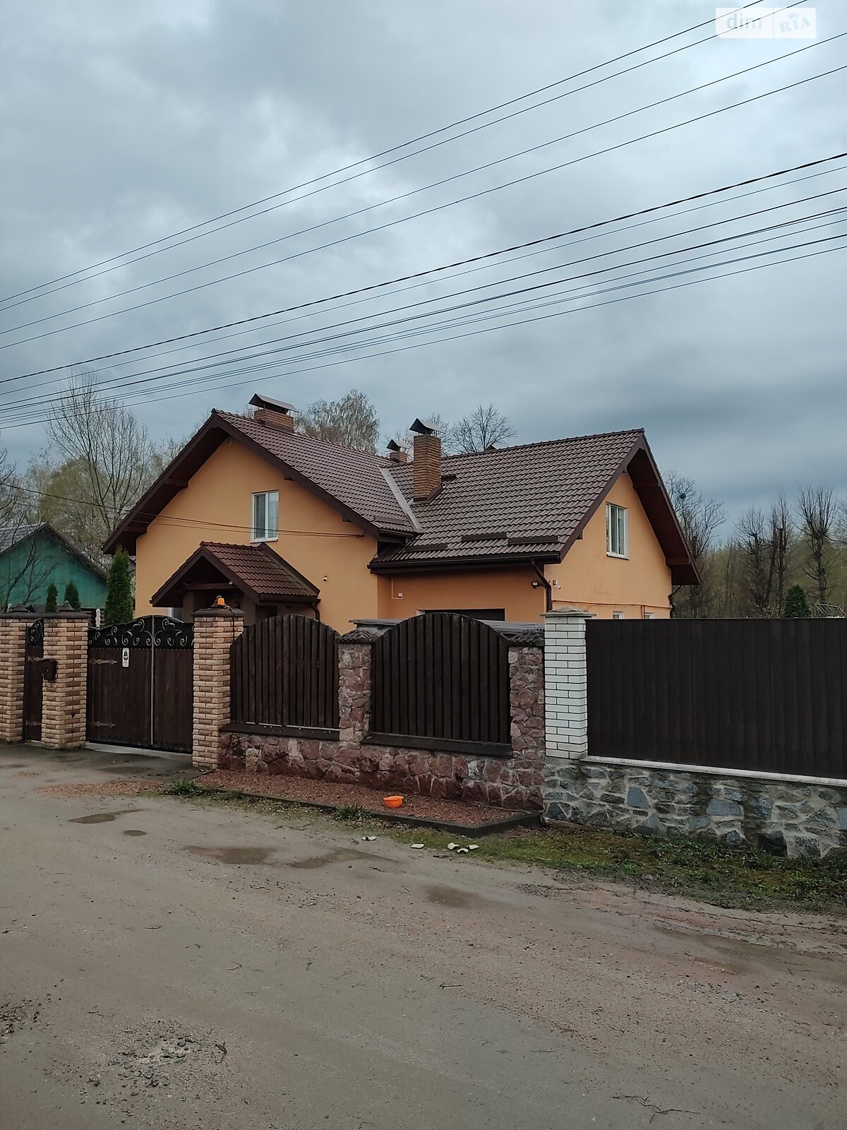 двухэтажный дом с гаражом, 238 кв. м, кирпич. Продажа в Глубочице фото 1