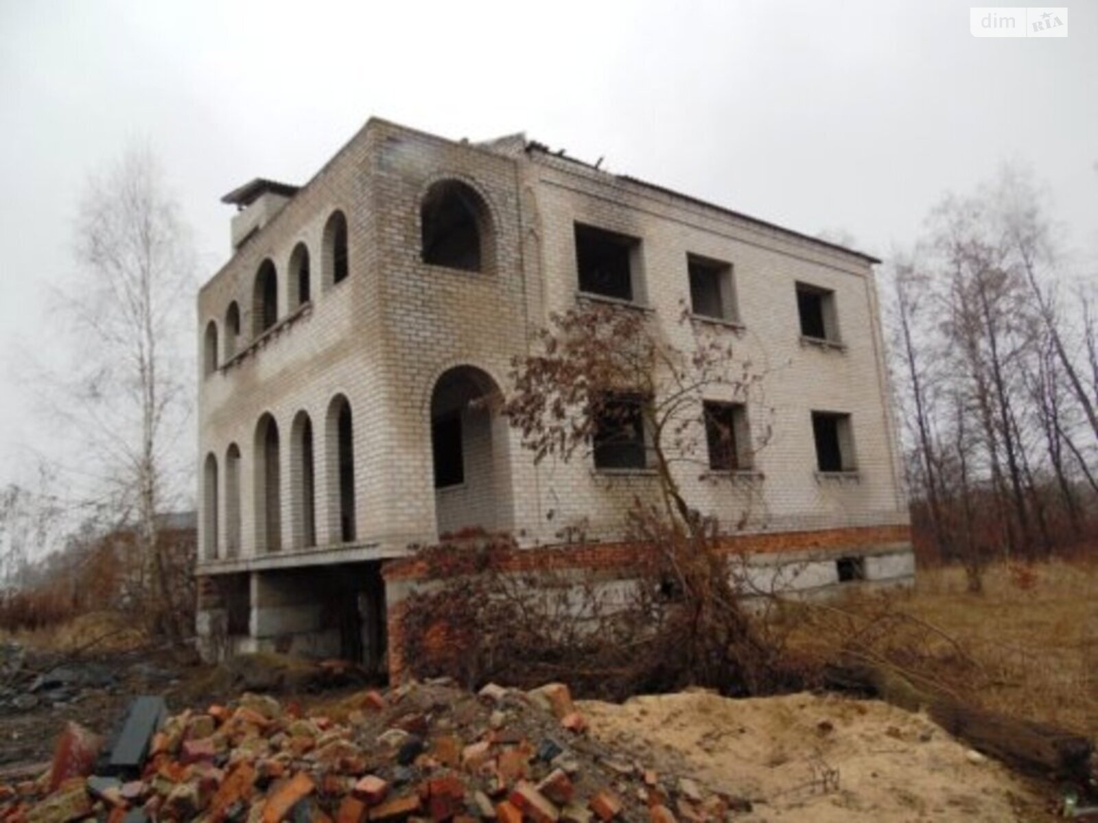 трехэтажный дом, 350 кв. м, кирпич. Продажа в Глубочице фото 1 трехэтажный дом, 350 кв. м, кирпич. Продажа в Глубочице фото 1