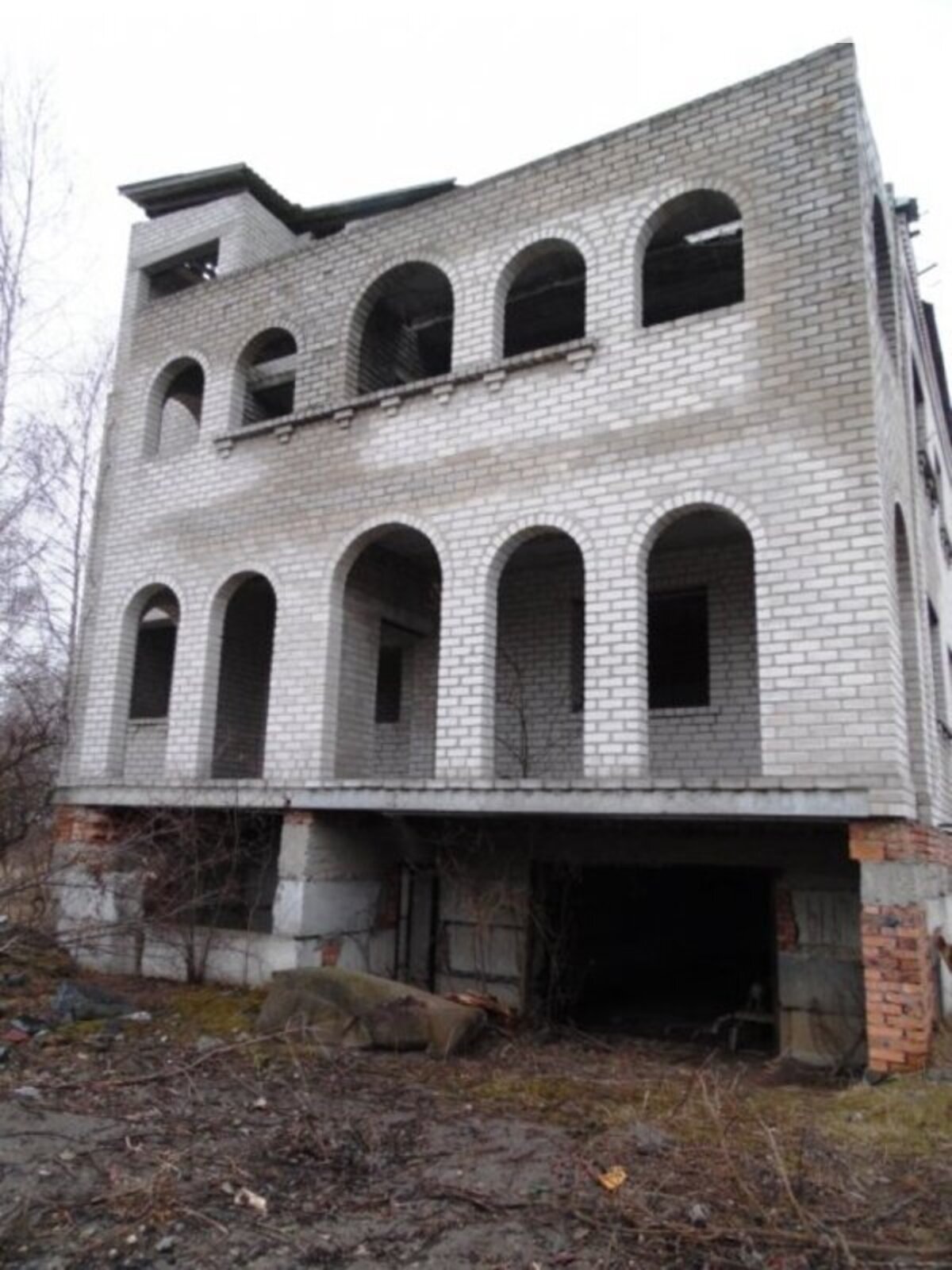 трехэтажный дом, 350 кв. м, кирпич. Продажа в Глубочице фото 1 трехэтажный дом, 350 кв. м, кирпич. Продажа в Глубочице фото 1