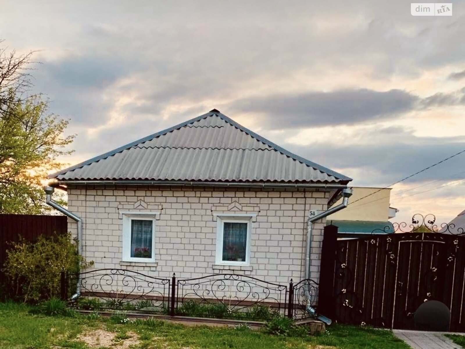 одноэтажный дом с гаражом, 86.3 кв. м, кирпич. Продажа в Глухове район Глухов фото 1 одноэтажный дом с гаражом, 86.3 кв. м, кирпич. Продажа в Глухове район Глухов фото 1