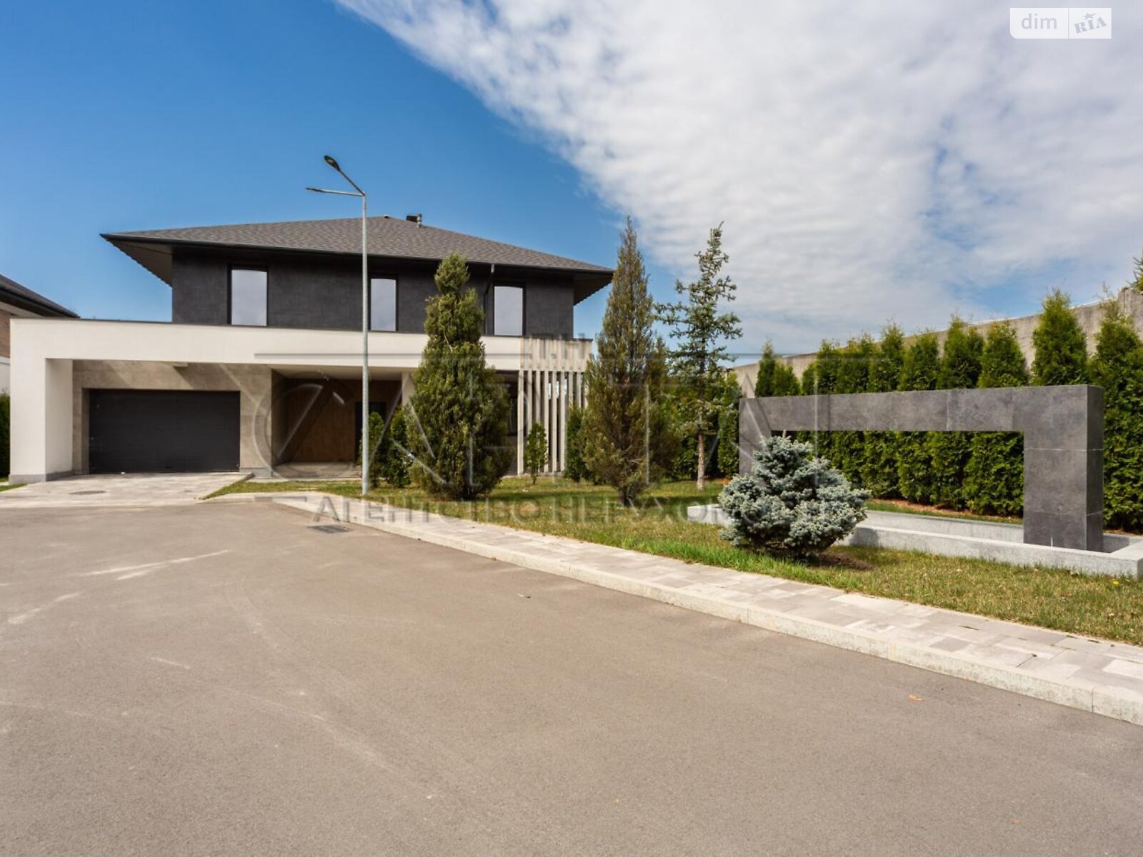 двухэтажный дом с верандой, 335 кв. м, кирпич. Продажа в Гнедине фото 1 двухэтажный дом с верандой, 335 кв. м, кирпич. Продажа в Гнедине фото 1