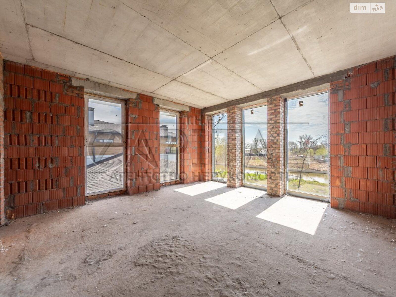 двухэтажный дом с гаражом, 258 кв. м, кирпич. Продажа в Гнедине фото 1 двухэтажный дом с гаражом, 258 кв. м, кирпич. Продажа в Гнедине фото 1