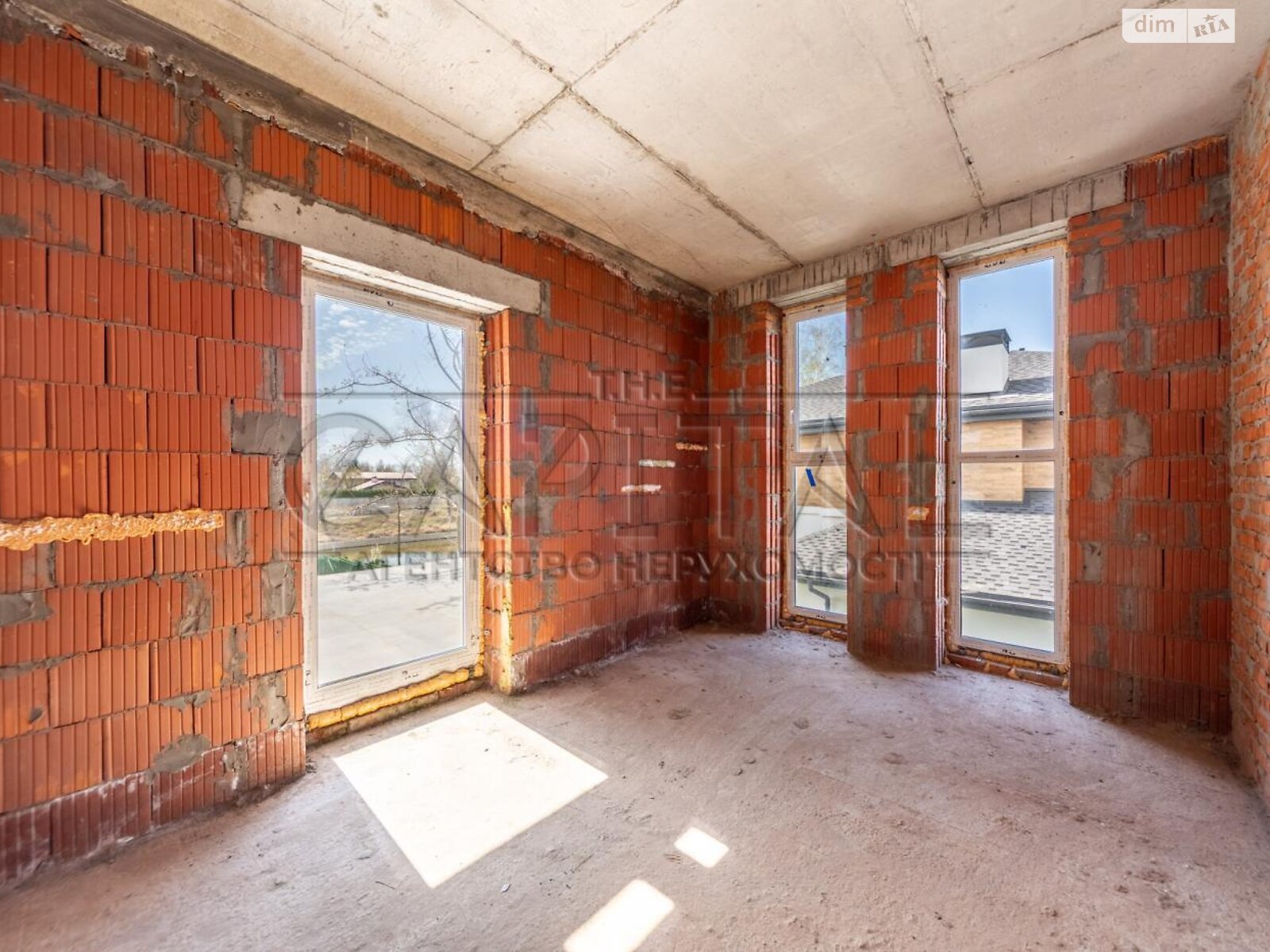 двухэтажный дом с гаражом, 258 кв. м, кирпич. Продажа в Гнедине фото 1 двухэтажный дом с гаражом, 258 кв. м, кирпич. Продажа в Гнедине фото 1