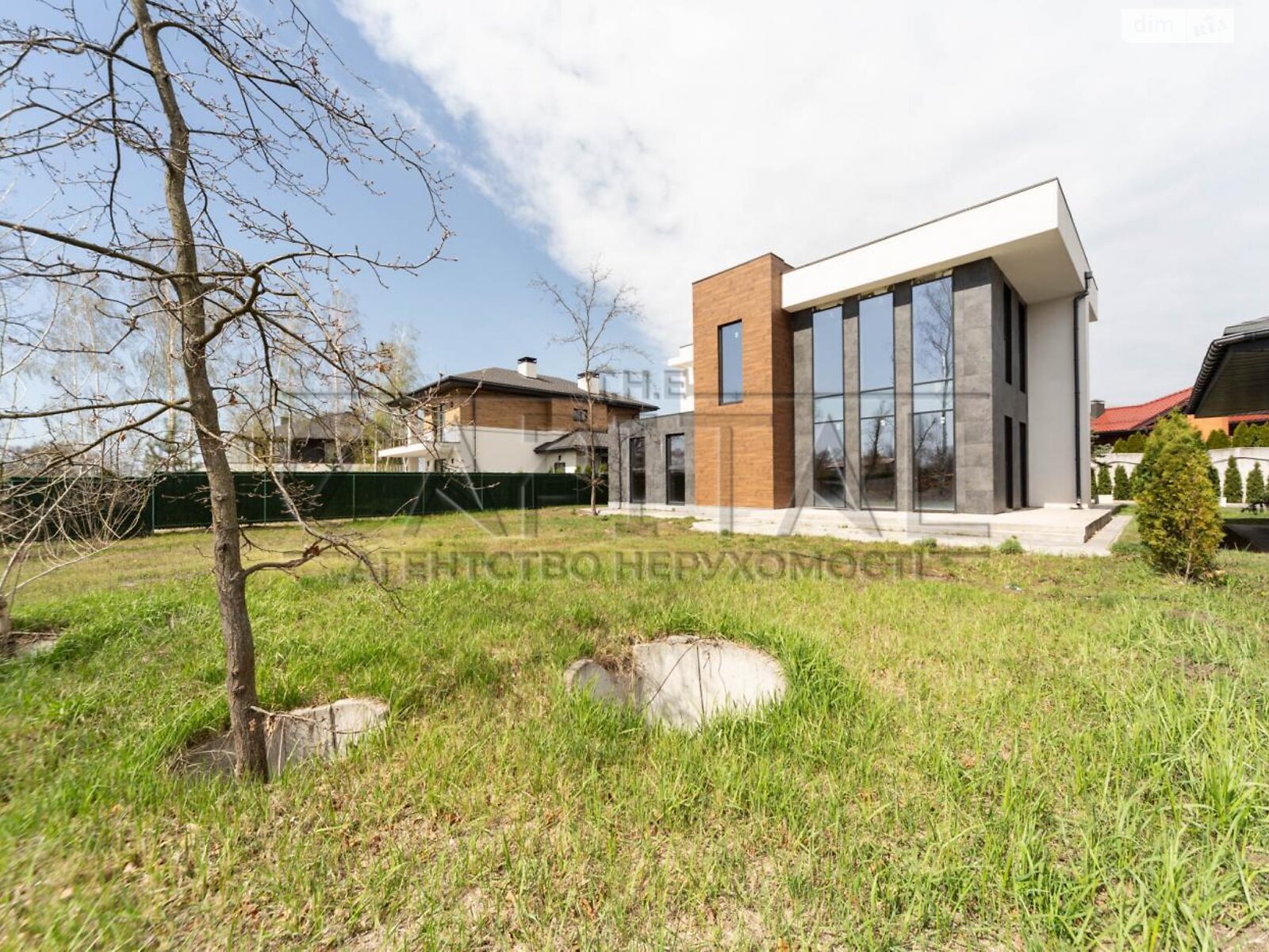 двухэтажный дом с гаражом, 258 кв. м, кирпич. Продажа в Гнедине фото 1 двухэтажный дом с гаражом, 258 кв. м, кирпич. Продажа в Гнедине фото 1
