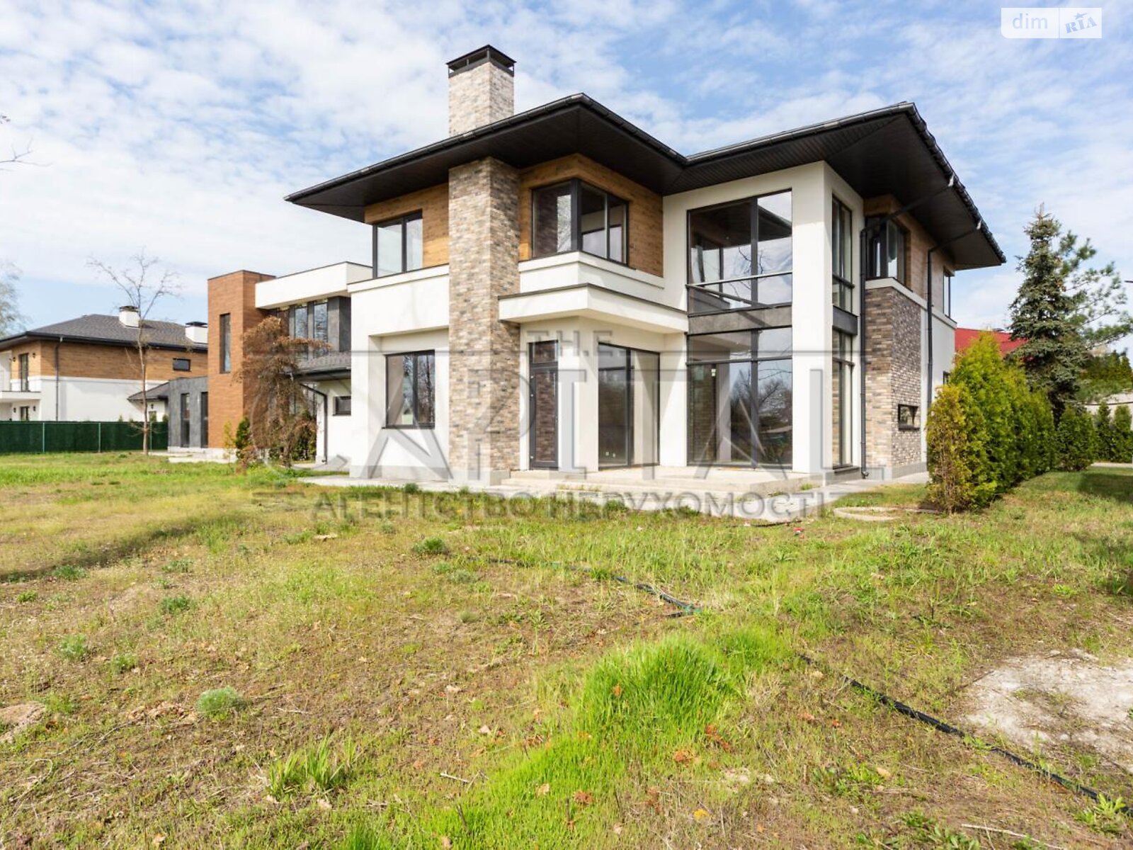 двоповерховий будинок з гаражем, 250 кв. м, цегла. Продаж у Гнідині фото 1 двоповерховий будинок з гаражем, 250 кв. м, цегла. Продаж у Гнідині фото 1