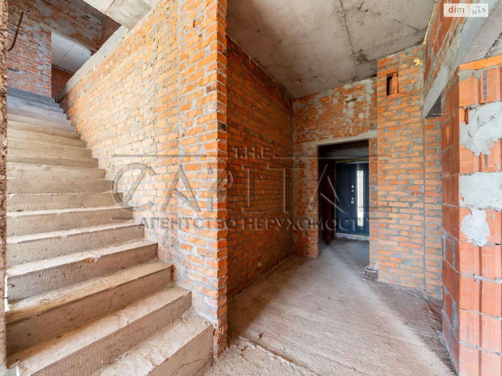 двухэтажный дом с гаражом, 220 кв. м, кирпич. Продажа в Гнедине фото 1 двухэтажный дом с гаражом, 220 кв. м, кирпич. Продажа в Гнедине фото 1