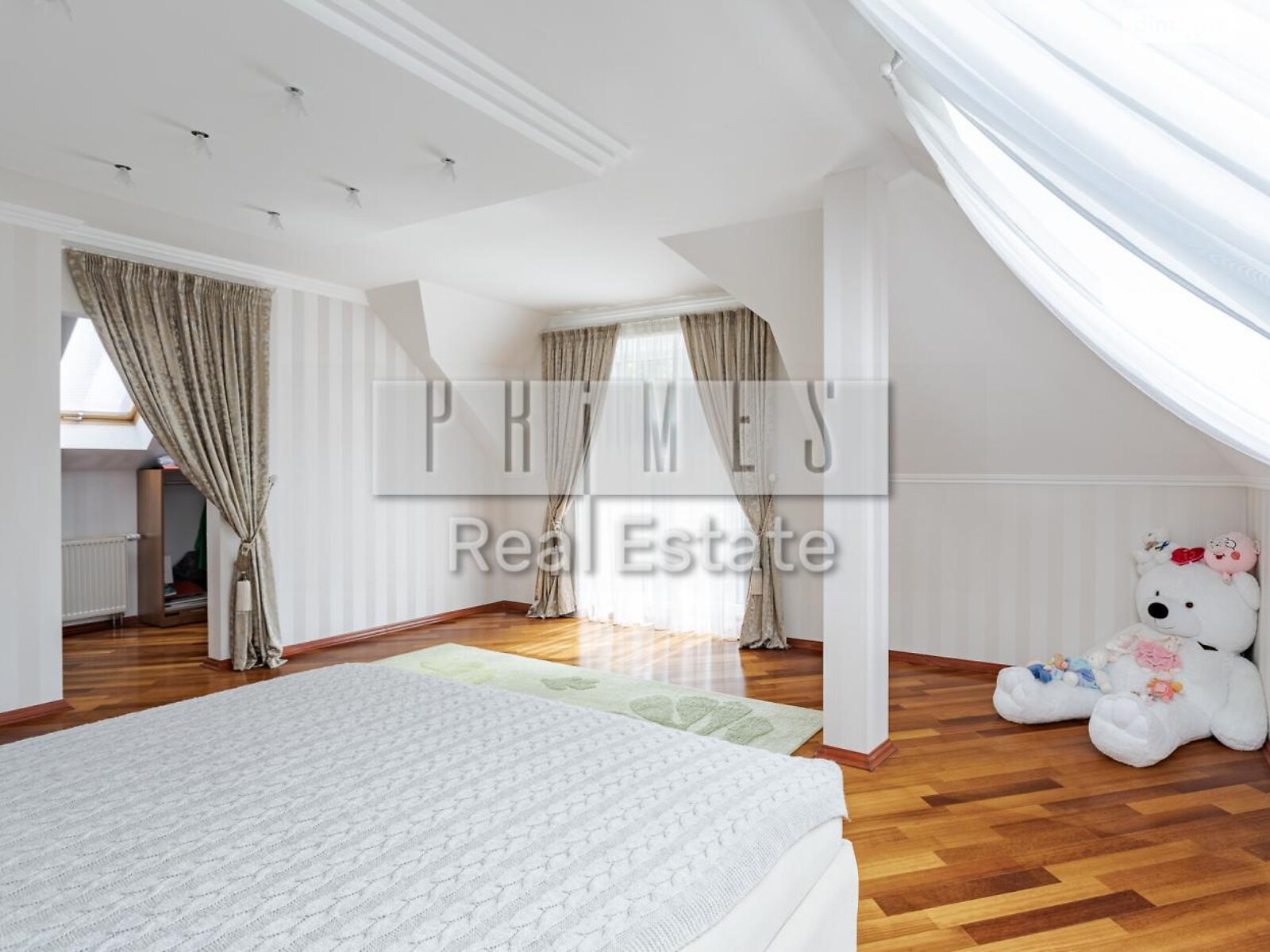 трехэтажный дом с гаражом, 482.1 кв. м, кирпич. Продажа в Гнедине фото 1 трехэтажный дом с гаражом, 482.1 кв. м, кирпич. Продажа в Гнедине фото 1