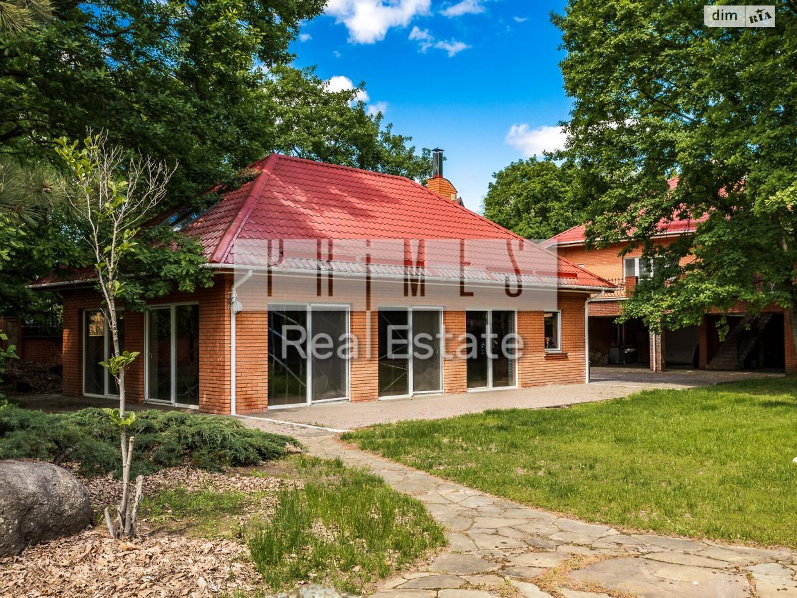 трехэтажный дом с гаражом, 482.1 кв. м, кирпич. Продажа в Гнедине фото 1 трехэтажный дом с гаражом, 482.1 кв. м, кирпич. Продажа в Гнедине фото 1
