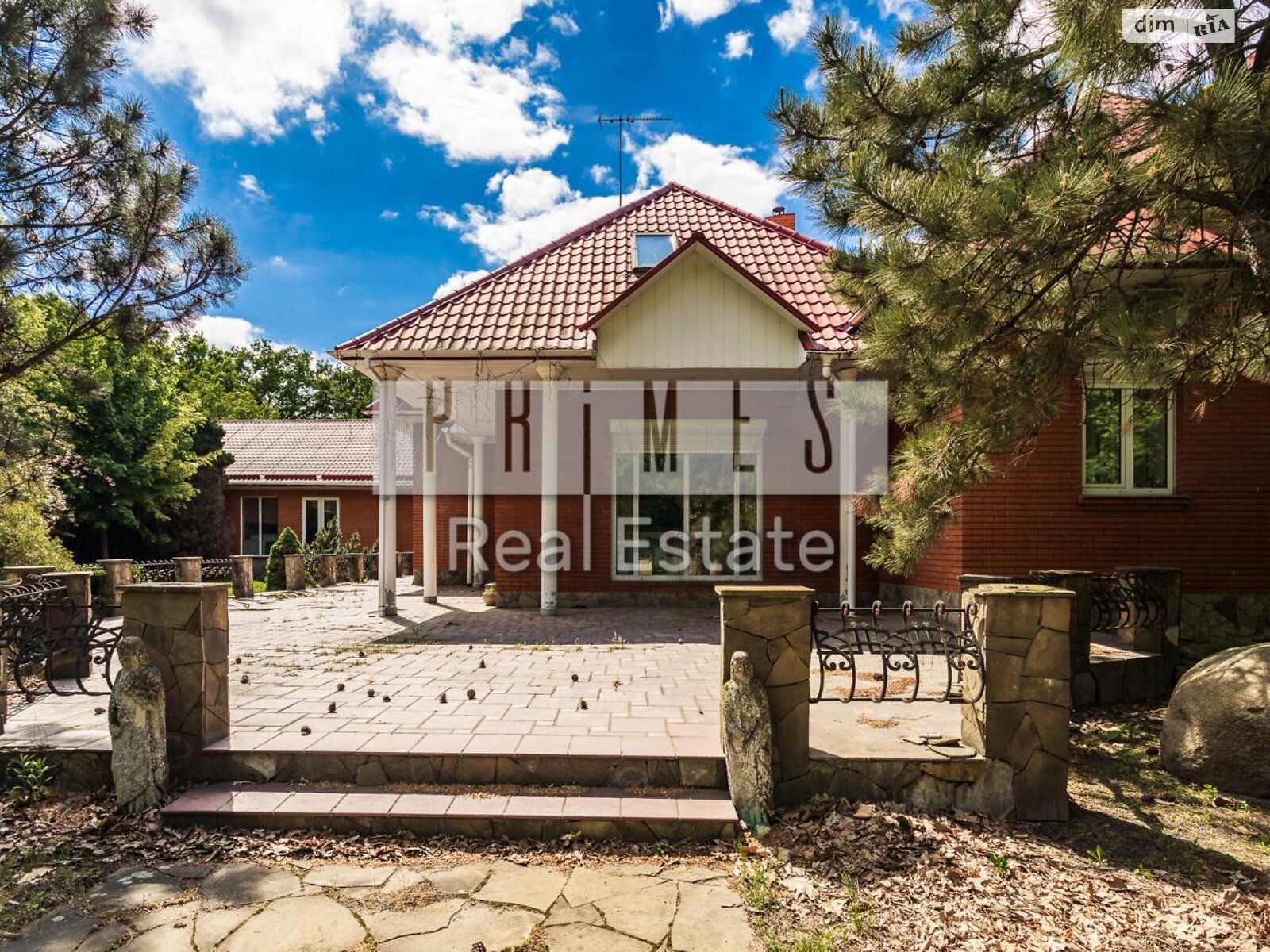 трехэтажный дом с верандой, 484 кв. м, кирпич. Продажа в Гнедине фото 1 трехэтажный дом с верандой, 484 кв. м, кирпич. Продажа в Гнедине фото 1