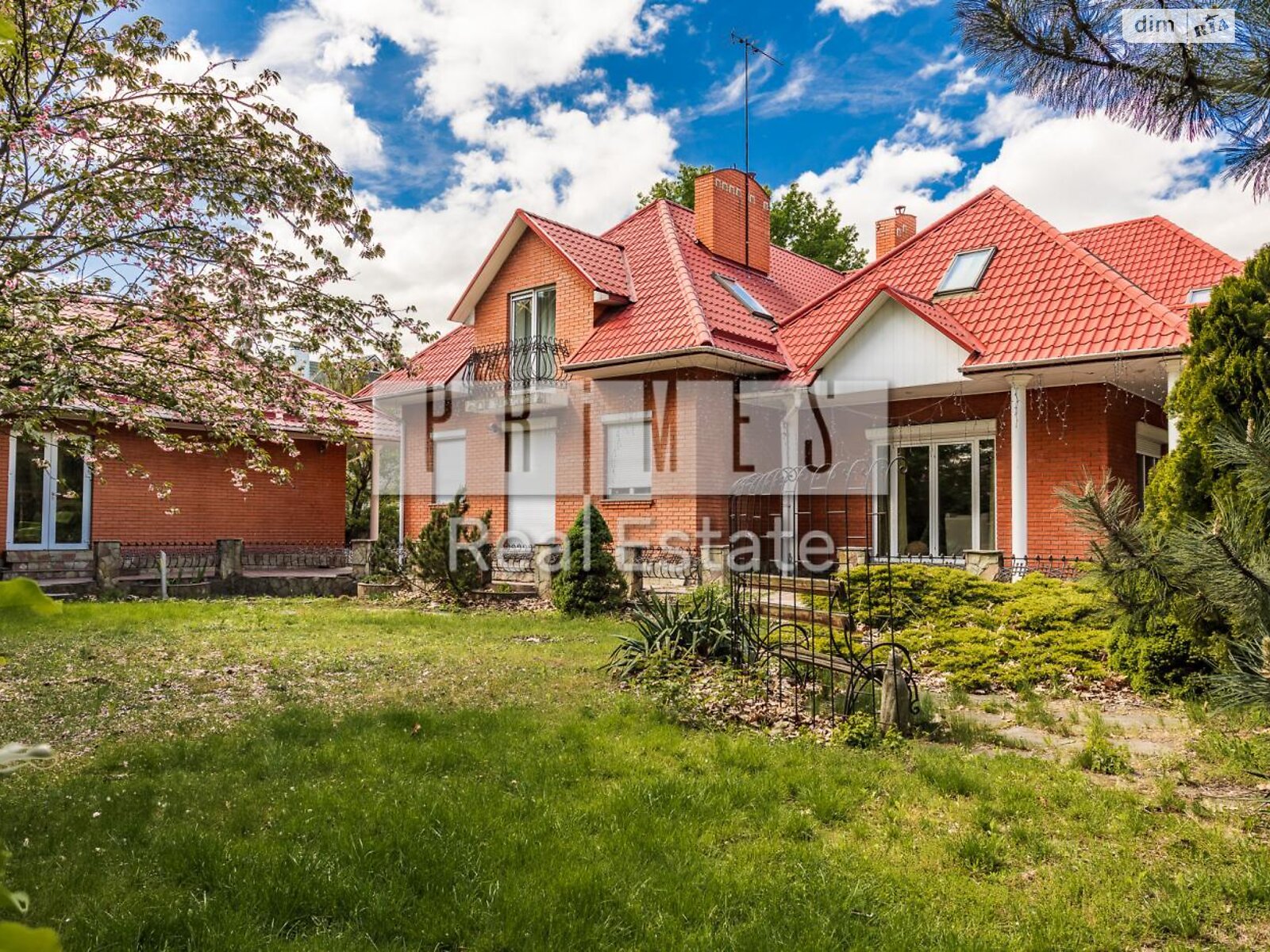 трехэтажный дом с верандой, 484 кв. м, кирпич. Продажа в Гнедине фото 1 трехэтажный дом с верандой, 484 кв. м, кирпич. Продажа в Гнедине фото 1