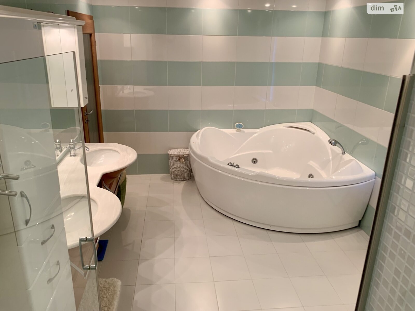 двухэтажный дом с балконом, 200 кв. м, брус. Продажа в Гнедине фото 1