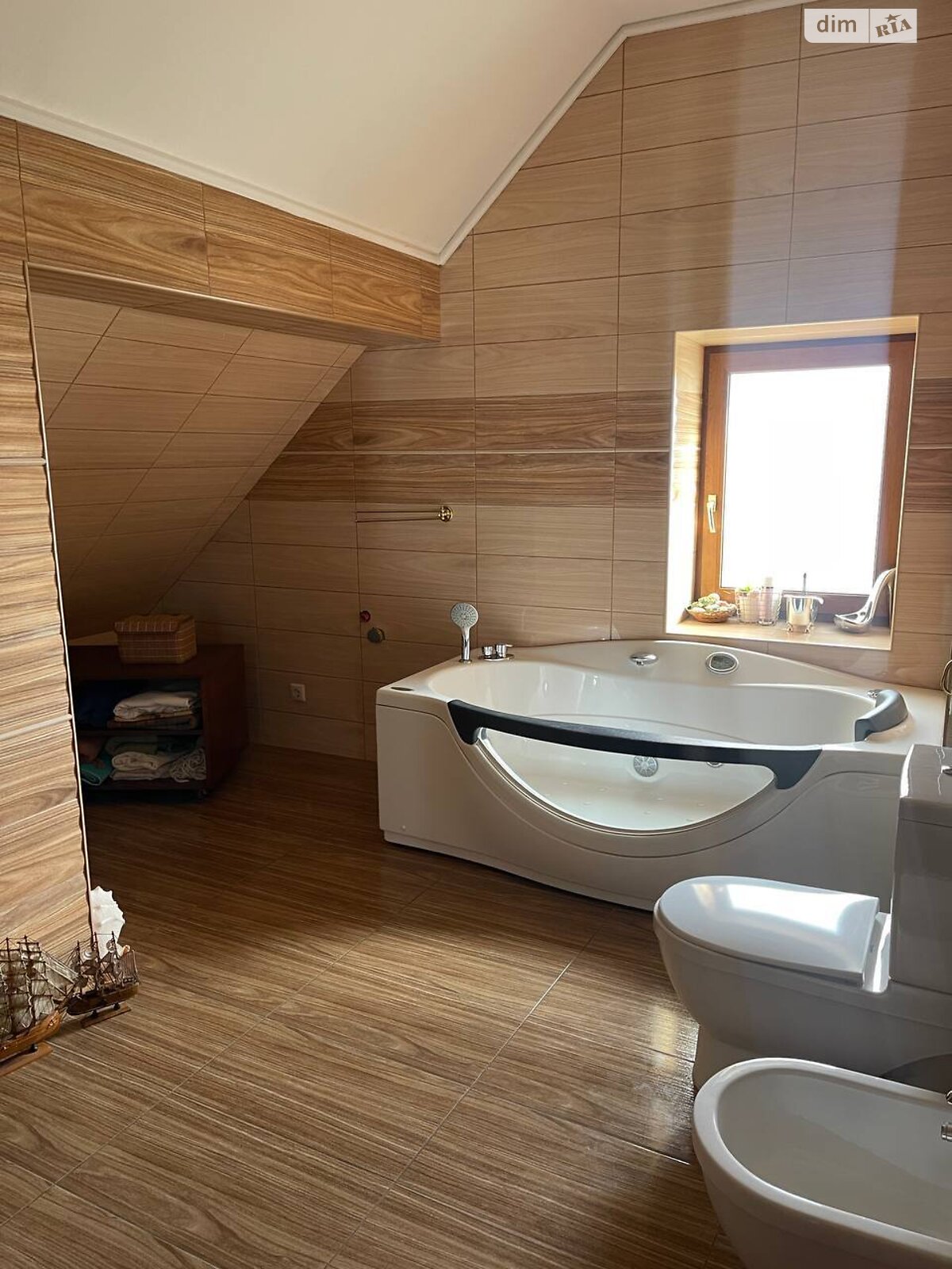 триповерховий будинок з верандою, 299 кв. м, цегла. Продаж у Гнідині фото 1 триповерховий будинок з верандою, 299 кв. м, цегла. Продаж у Гнідині фото 1