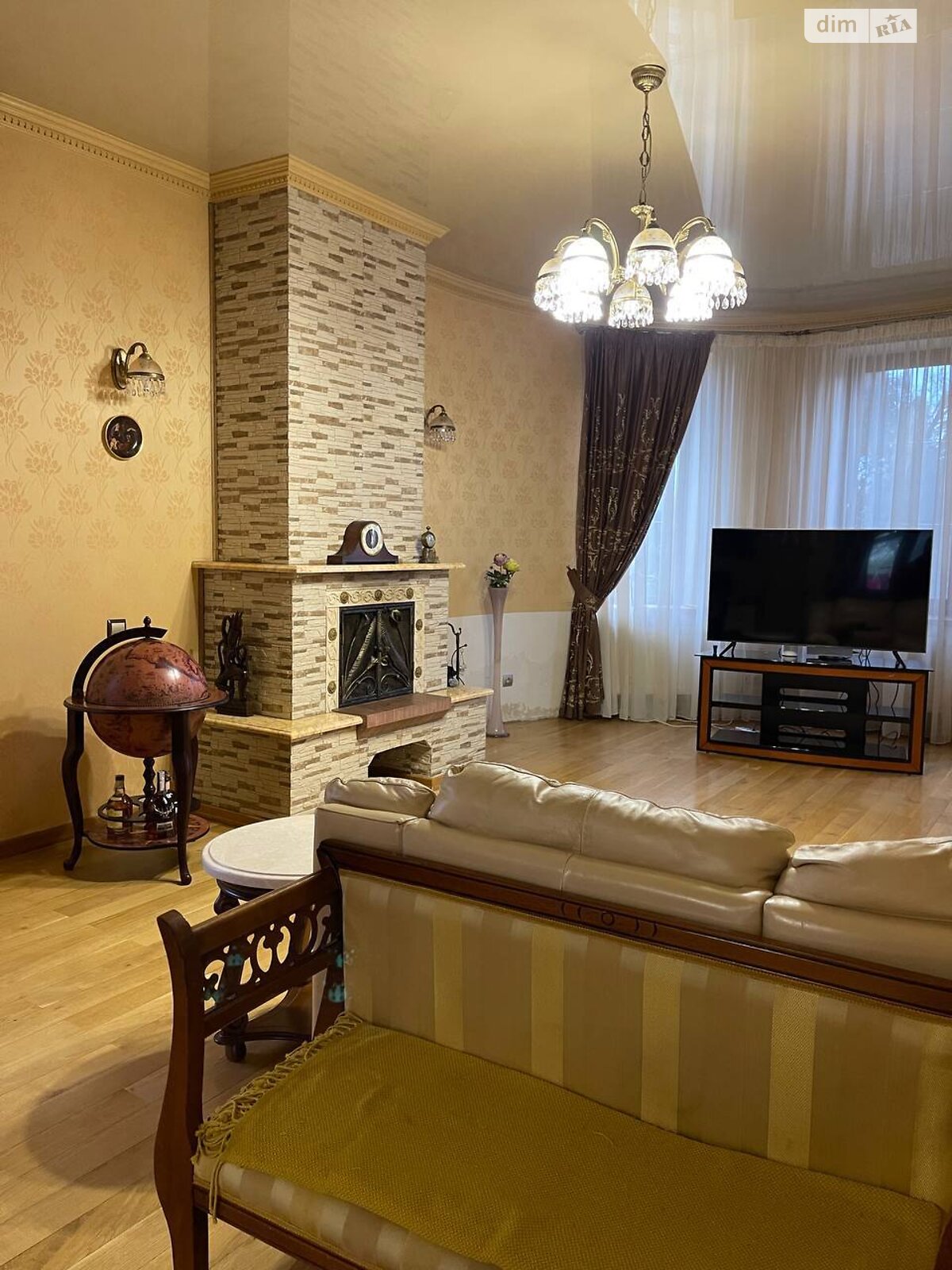 триповерховий будинок з верандою, 299 кв. м, цегла. Продаж у Гнідині фото 1 триповерховий будинок з верандою, 299 кв. м, цегла. Продаж у Гнідині фото 1