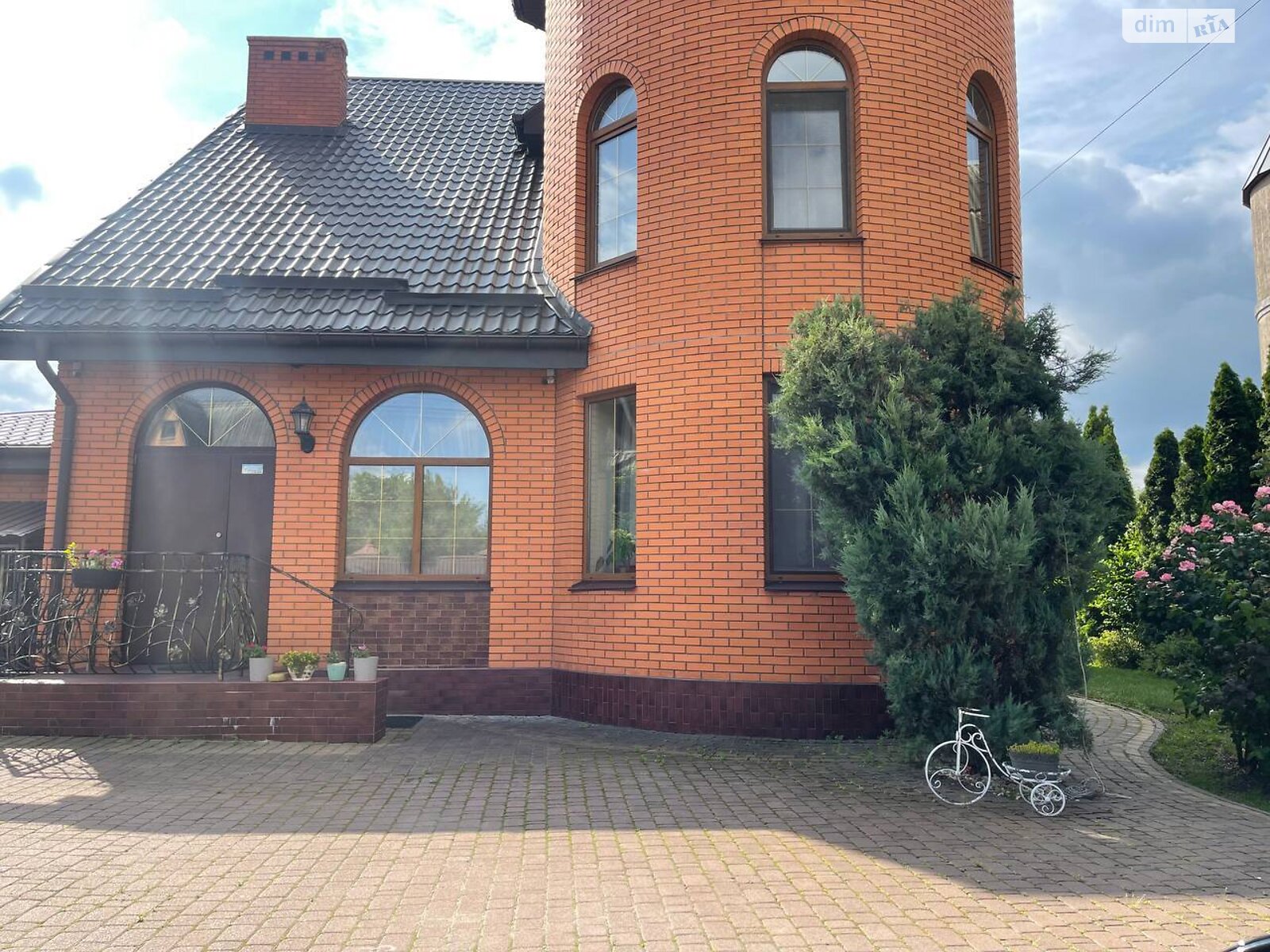 триповерховий будинок з верандою, 299 кв. м, цегла. Продаж у Гнідині фото 1 триповерховий будинок з верандою, 299 кв. м, цегла. Продаж у Гнідині фото 1