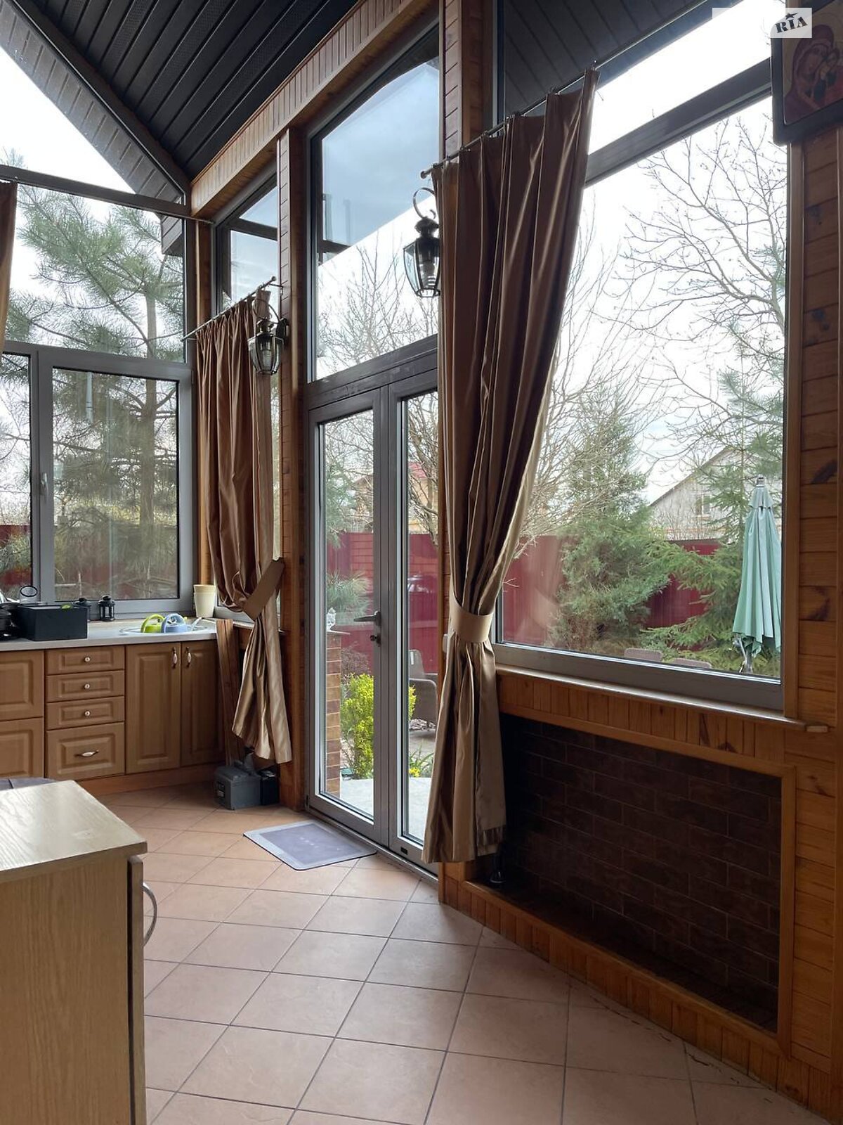 триповерховий будинок з верандою, 299 кв. м, цегла. Продаж у Гнідині фото 1 триповерховий будинок з верандою, 299 кв. м, цегла. Продаж у Гнідині фото 1