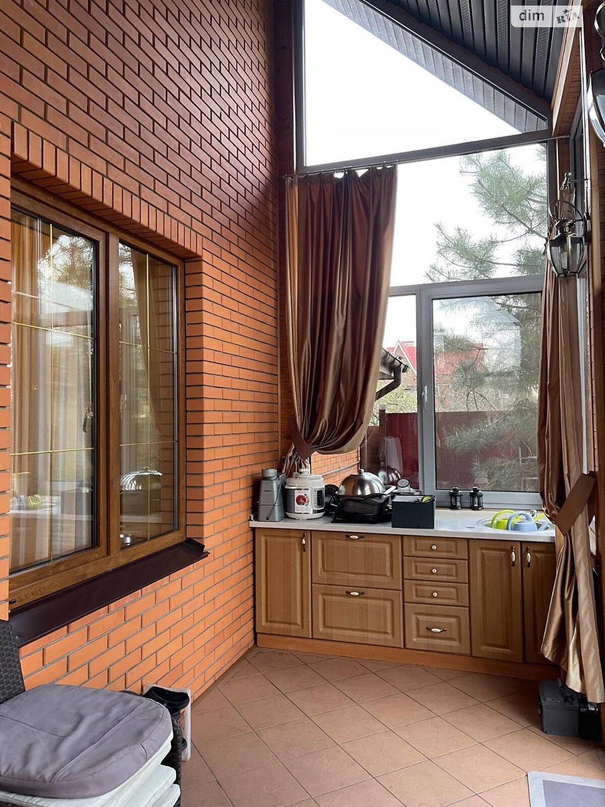 триповерховий будинок з верандою, 299 кв. м, цегла. Продаж у Гнідині фото 1 триповерховий будинок з верандою, 299 кв. м, цегла. Продаж у Гнідині фото 1