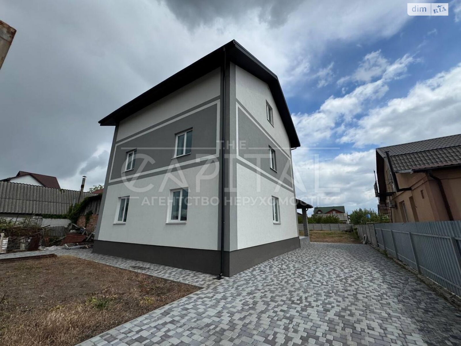 триповерховий будинок з мансардою, 240 кв. м, цегла. Продаж у Гнідині фото 1 триповерховий будинок з мансардою, 240 кв. м, цегла. Продаж у Гнідині фото 1