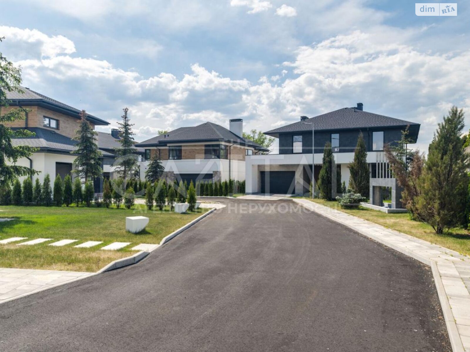 двухэтажный дом, 300 кв. м, кирпич. Продажа в Гнедине фото 1 двухэтажный дом, 300 кв. м, кирпич. Продажа в Гнедине фото 1
