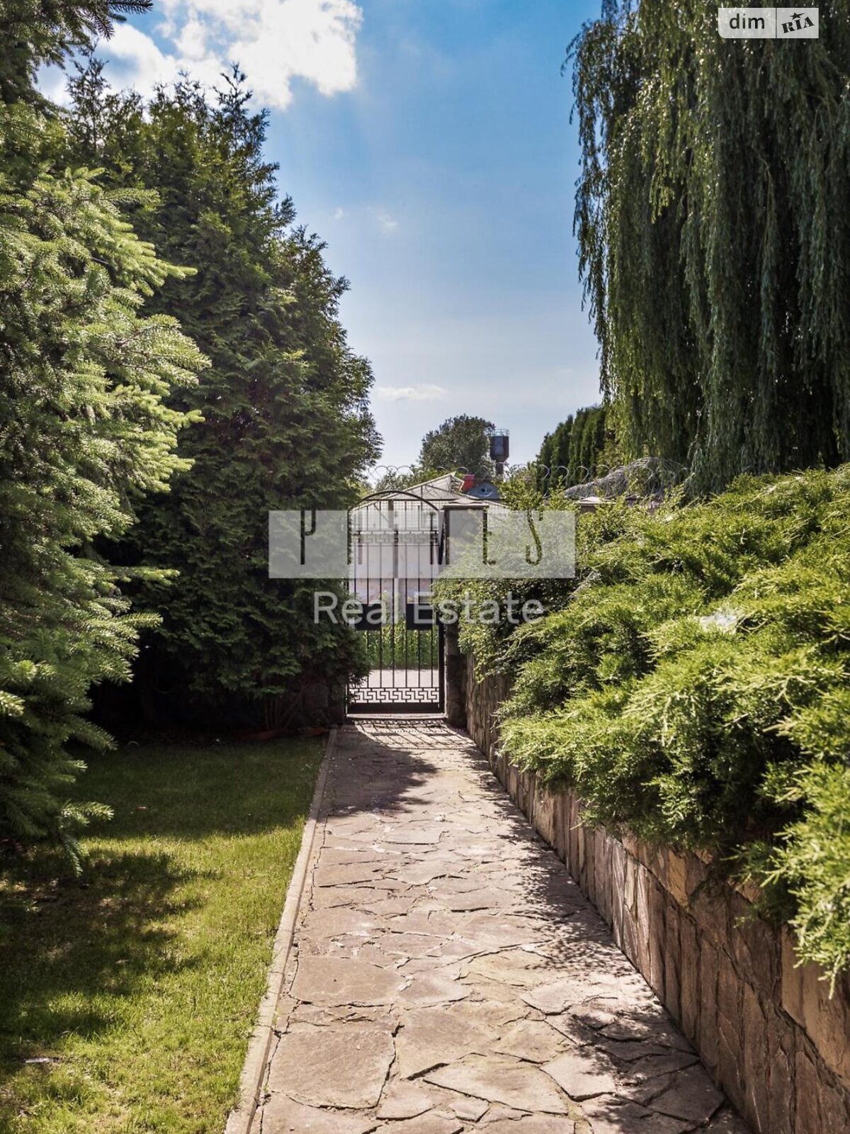 трехэтажный дом с верандой, 365.7 кв. м, кирпич. Продажа в Гнедине фото 1 трехэтажный дом с верандой, 365.7 кв. м, кирпич. Продажа в Гнедине фото 1