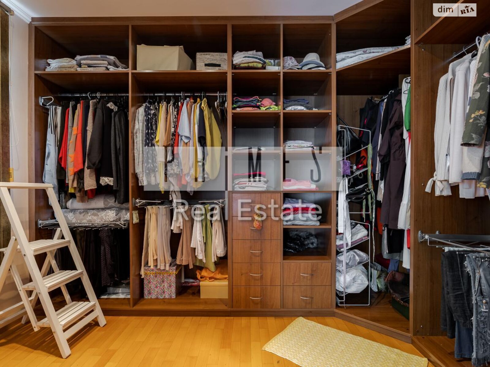 трехэтажный дом с верандой, 365.7 кв. м, кирпич. Продажа в Гнедине фото 1 трехэтажный дом с верандой, 365.7 кв. м, кирпич. Продажа в Гнедине фото 1