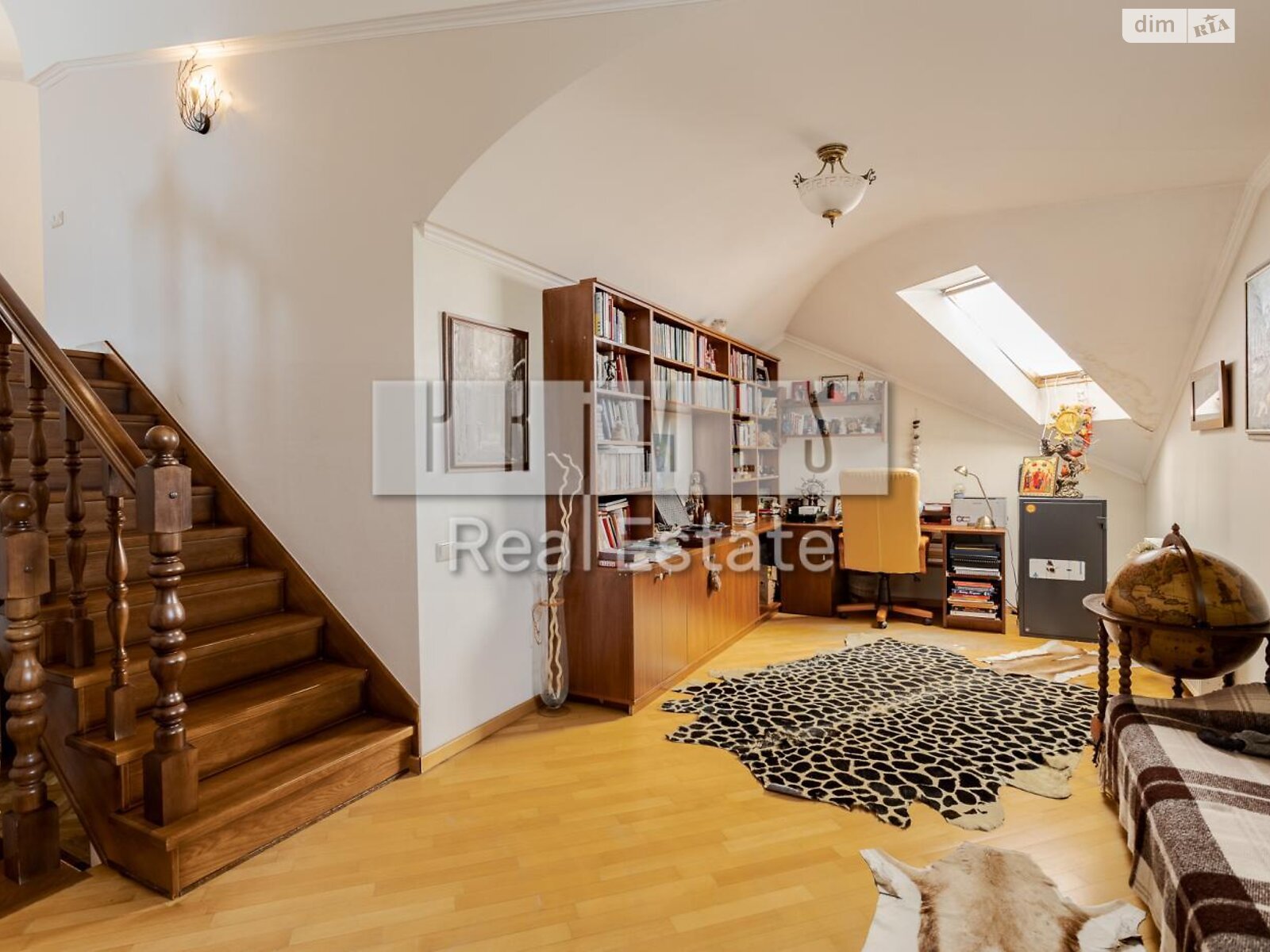 трехэтажный дом с верандой, 365.7 кв. м, кирпич. Продажа в Гнедине фото 1 трехэтажный дом с верандой, 365.7 кв. м, кирпич. Продажа в Гнедине фото 1