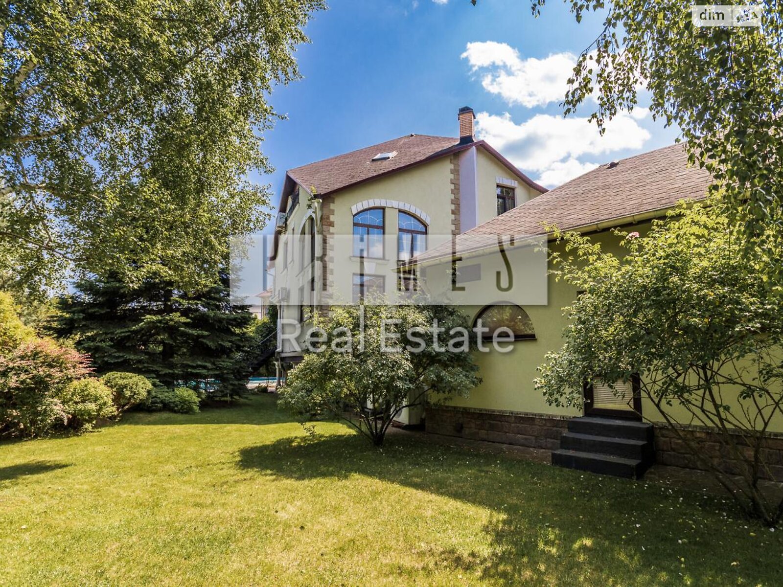 трехэтажный дом с верандой, 365.7 кв. м, кирпич. Продажа в Гнедине фото 1 трехэтажный дом с верандой, 365.7 кв. м, кирпич. Продажа в Гнедине фото 1