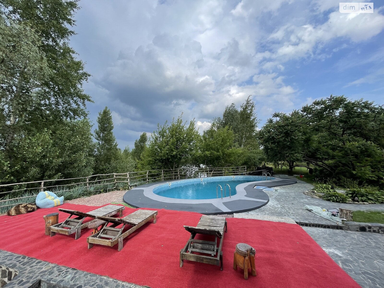 триповерховий будинок з верандою, 300 кв. м, цегла. Продаж у Гнідині фото 1