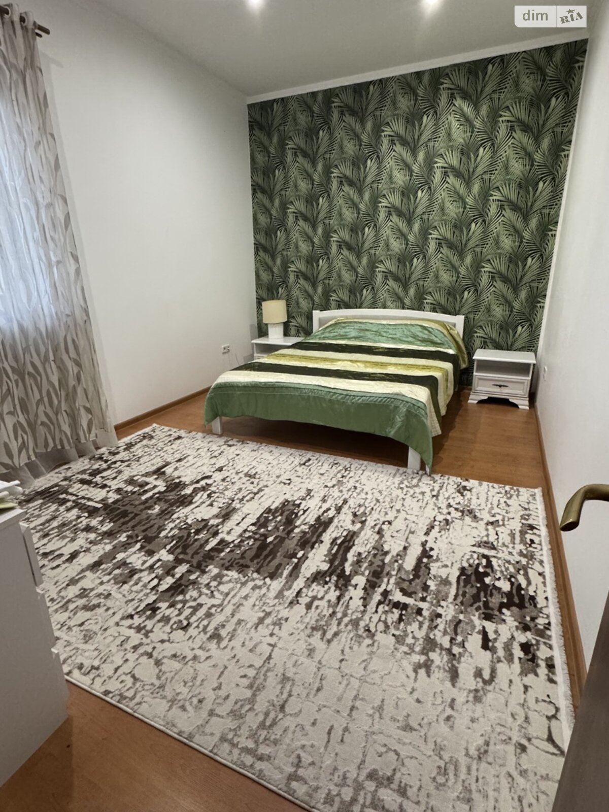 триповерховий будинок з верандою, 300 кв. м, цегла. Продаж у Гнідині фото 1