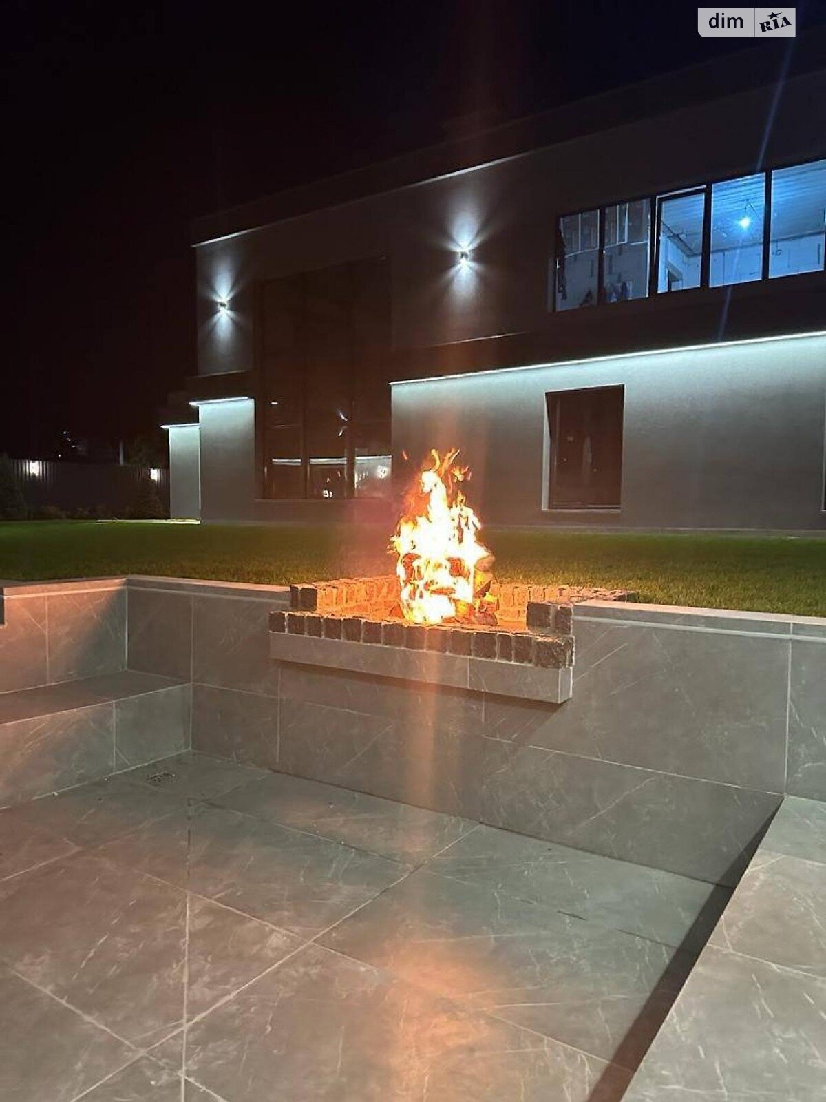 двухэтажный дом с гаражом, 439 кв. м, кирпич. Продажа в Горе фото 1