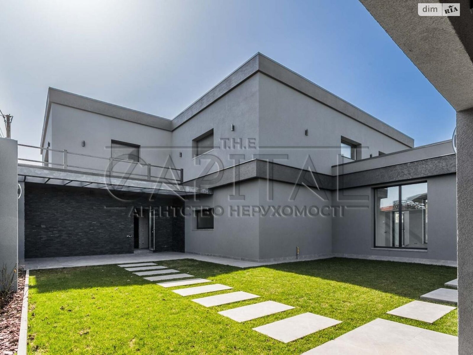 двухэтажный дом с гаражом, 439 кв. м, кирпич. Продажа в Горе фото 1