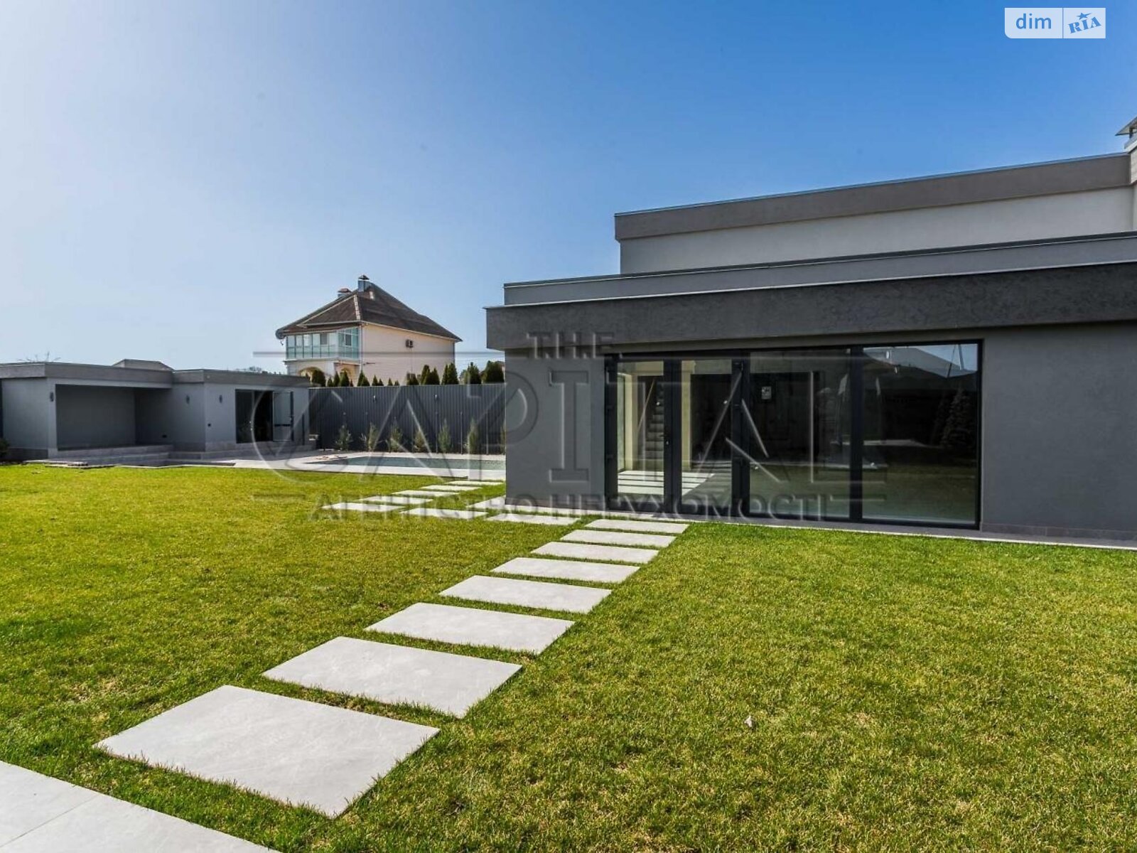 двухэтажный дом с гаражом, 439 кв. м, кирпич. Продажа в Горе фото 1